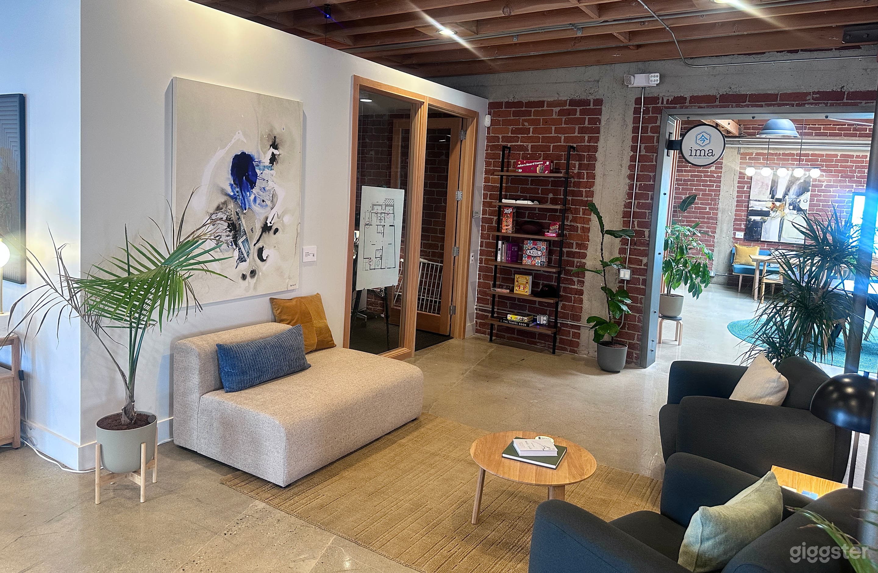 Relaxing Lounge w/ Picnic Tables, LED screen Photo 2