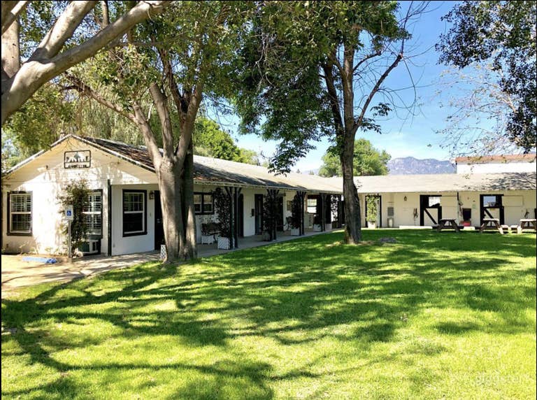  A Beautiful 20-Acre Country Setting Ranch 