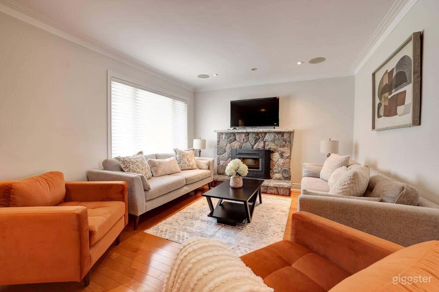 Stylish Lakeside – Film &amp; Content Ready Photo 2