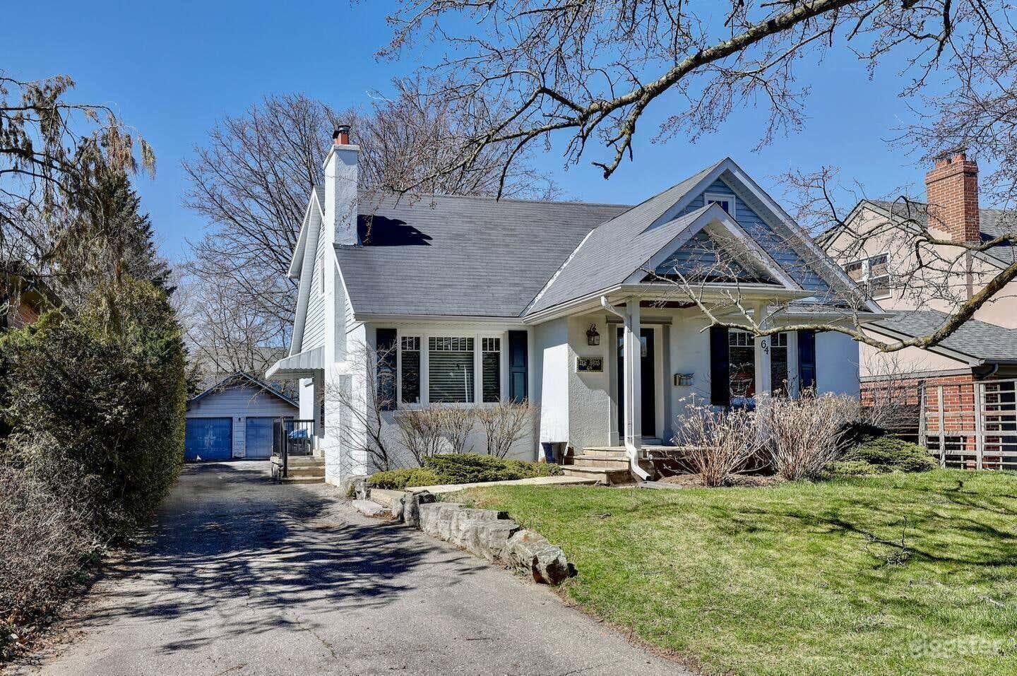 Stylish Lakeside – Film &amp; Content Ready Photo 1