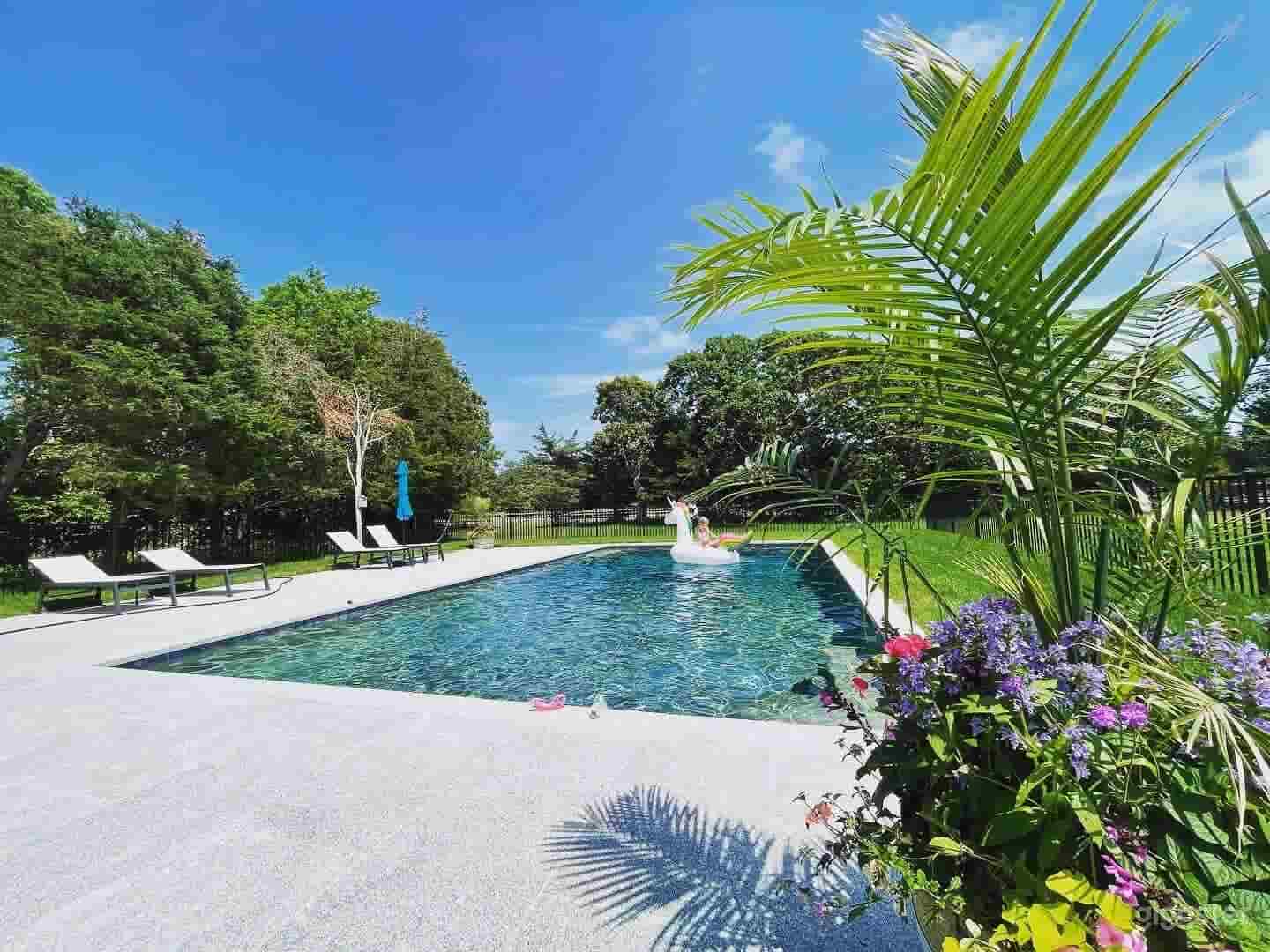 Magical Farmhouse in Edgartown Photo 1