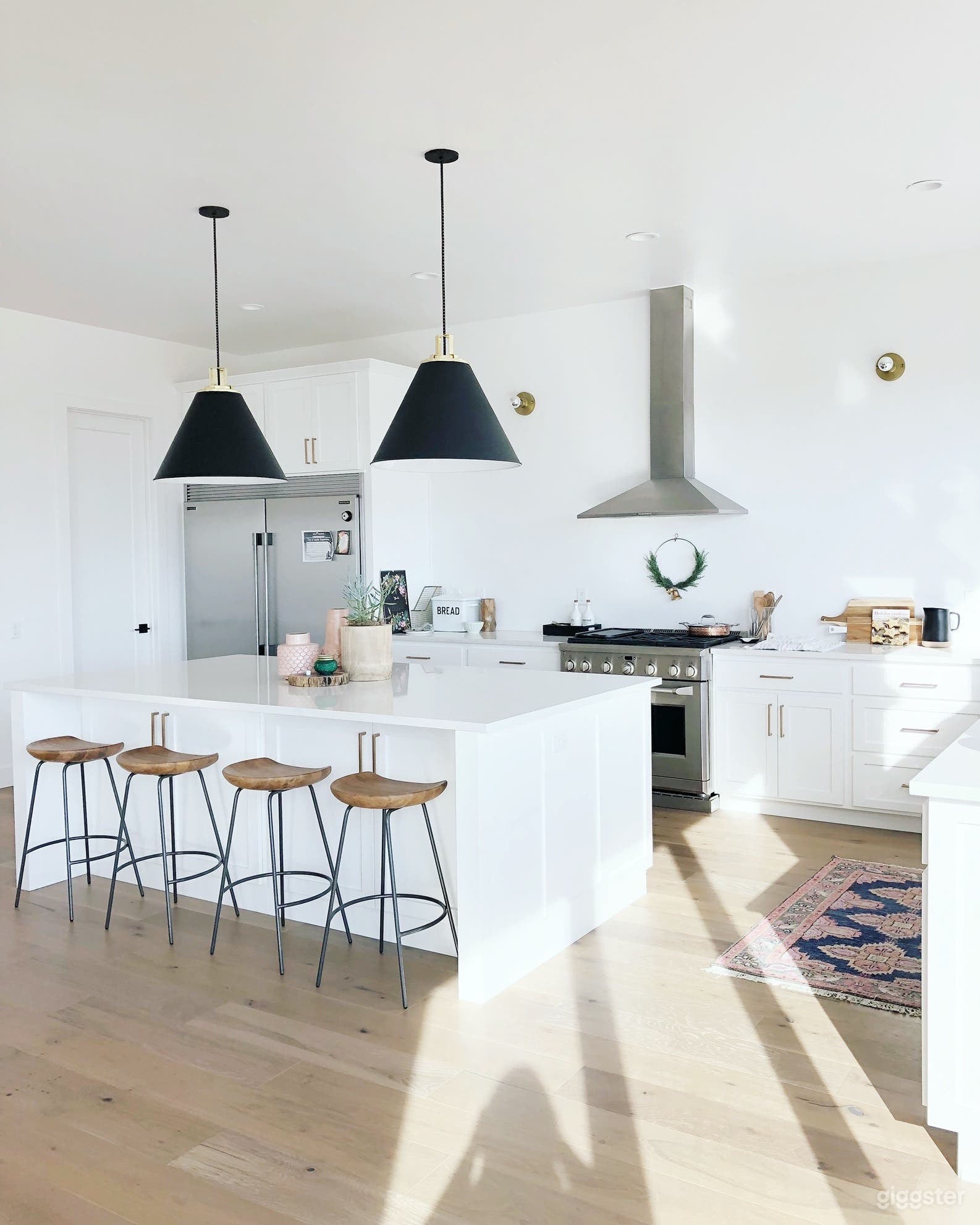 Modern Mountain Farmhouse Photo 4