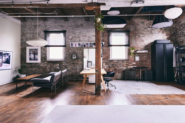  Casual Chic Photo/Video + Event + Interview Studio 