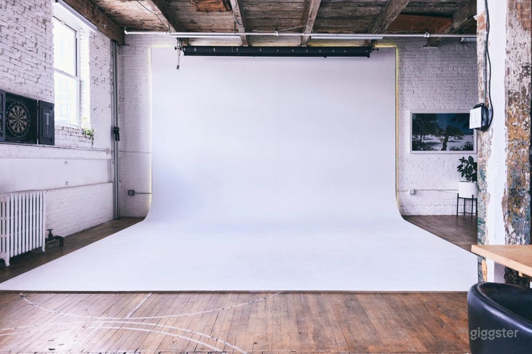  Casual Chic Photo/Video + Event + Interview Studio 