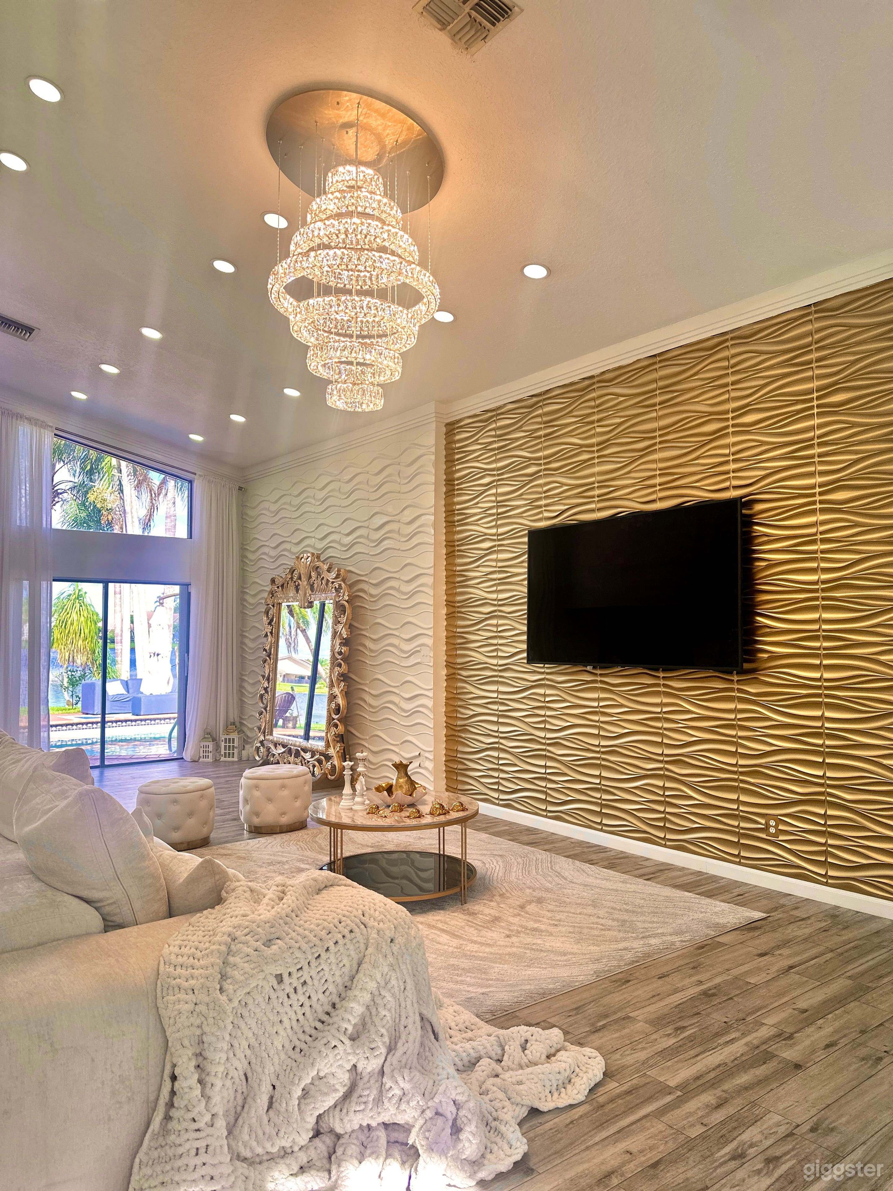 Lux Waterfront With Magnificent Sunsets  Photo 2