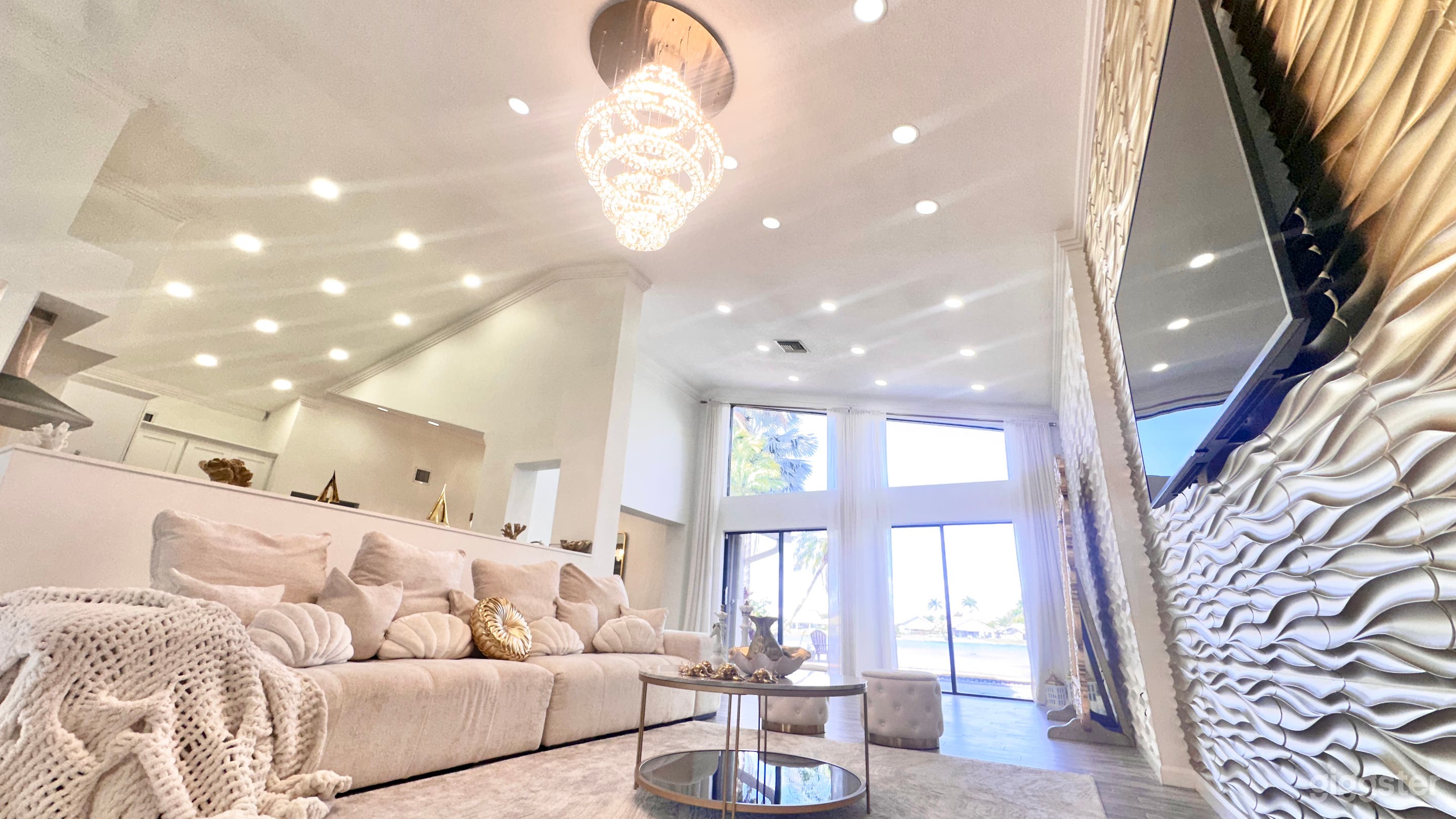 Lux Waterfront With Magnificent Sunsets  Photo 1