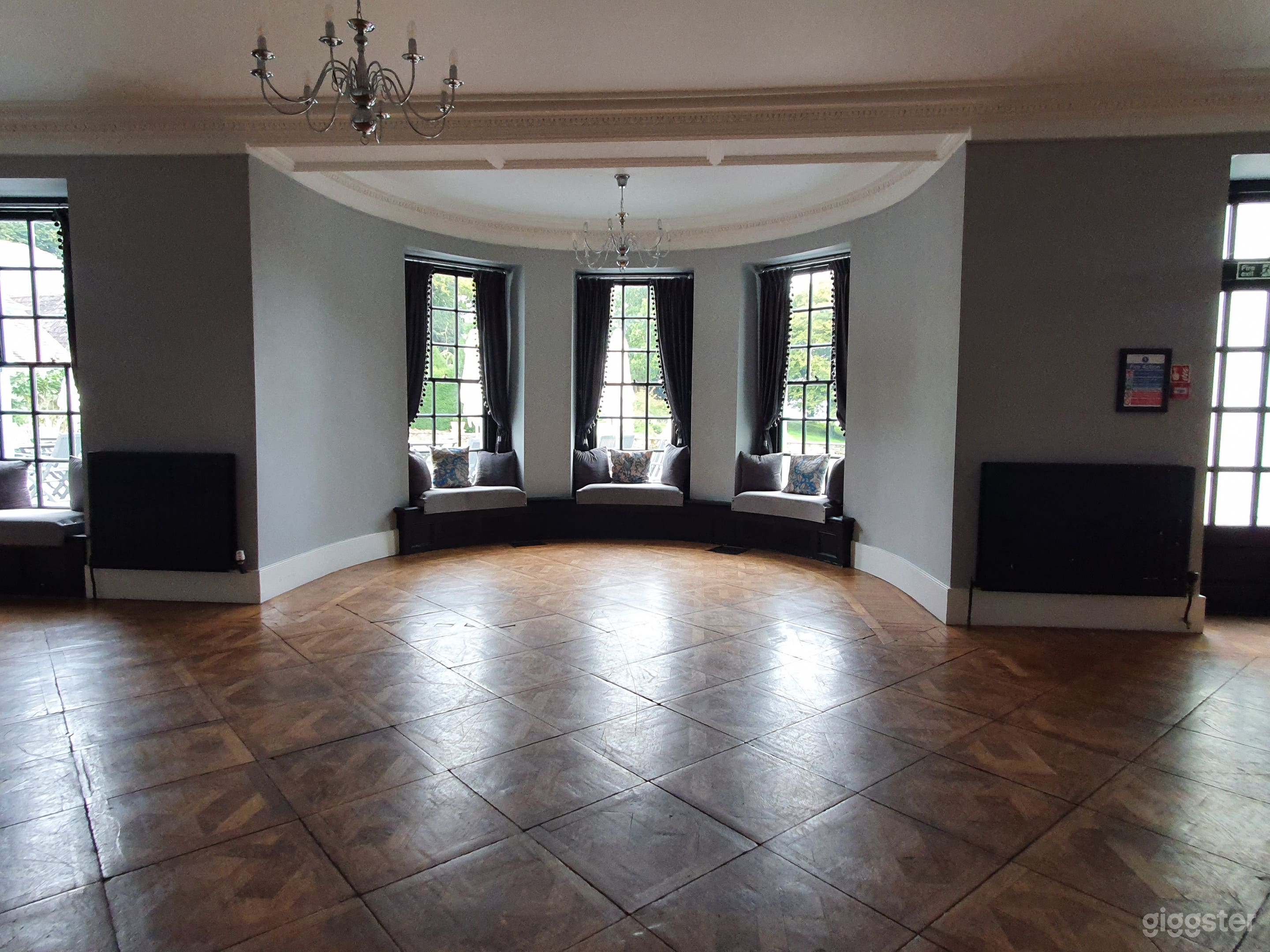 Drawing Room Photo 3