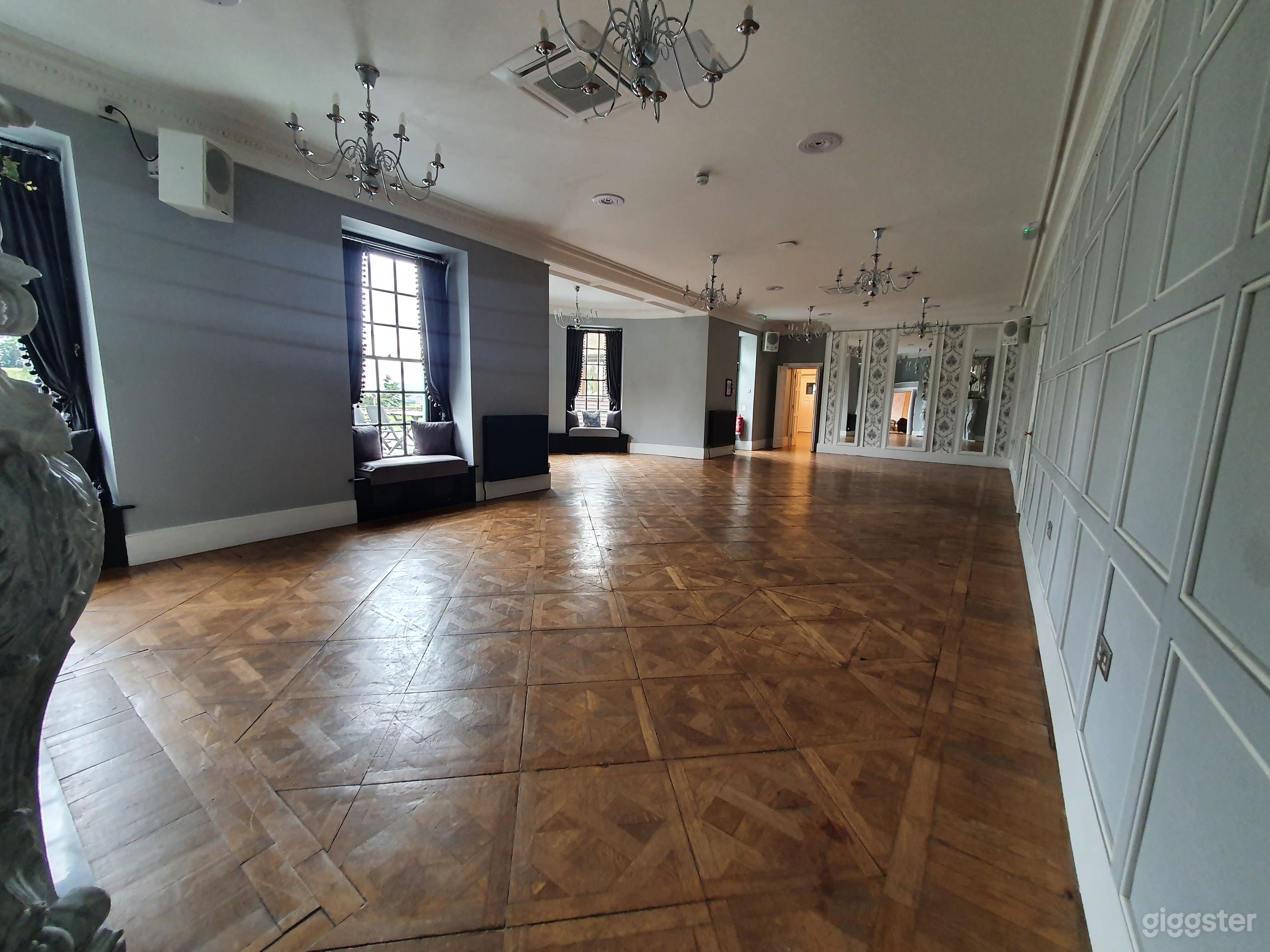 Drawing Room Photo 4