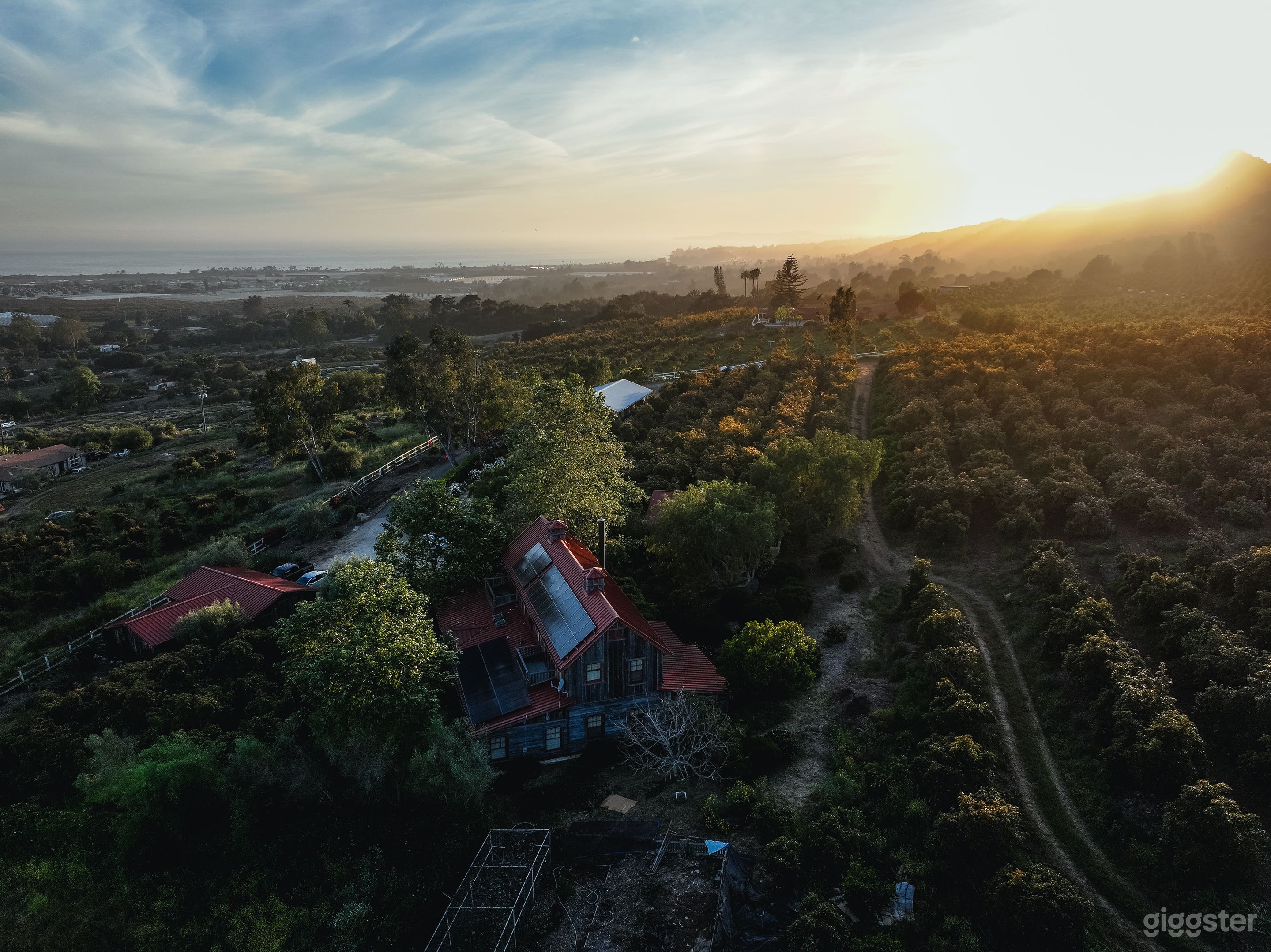 Avocado Farm With Three Houses, Barn &amp; Ocean View  Photo 1