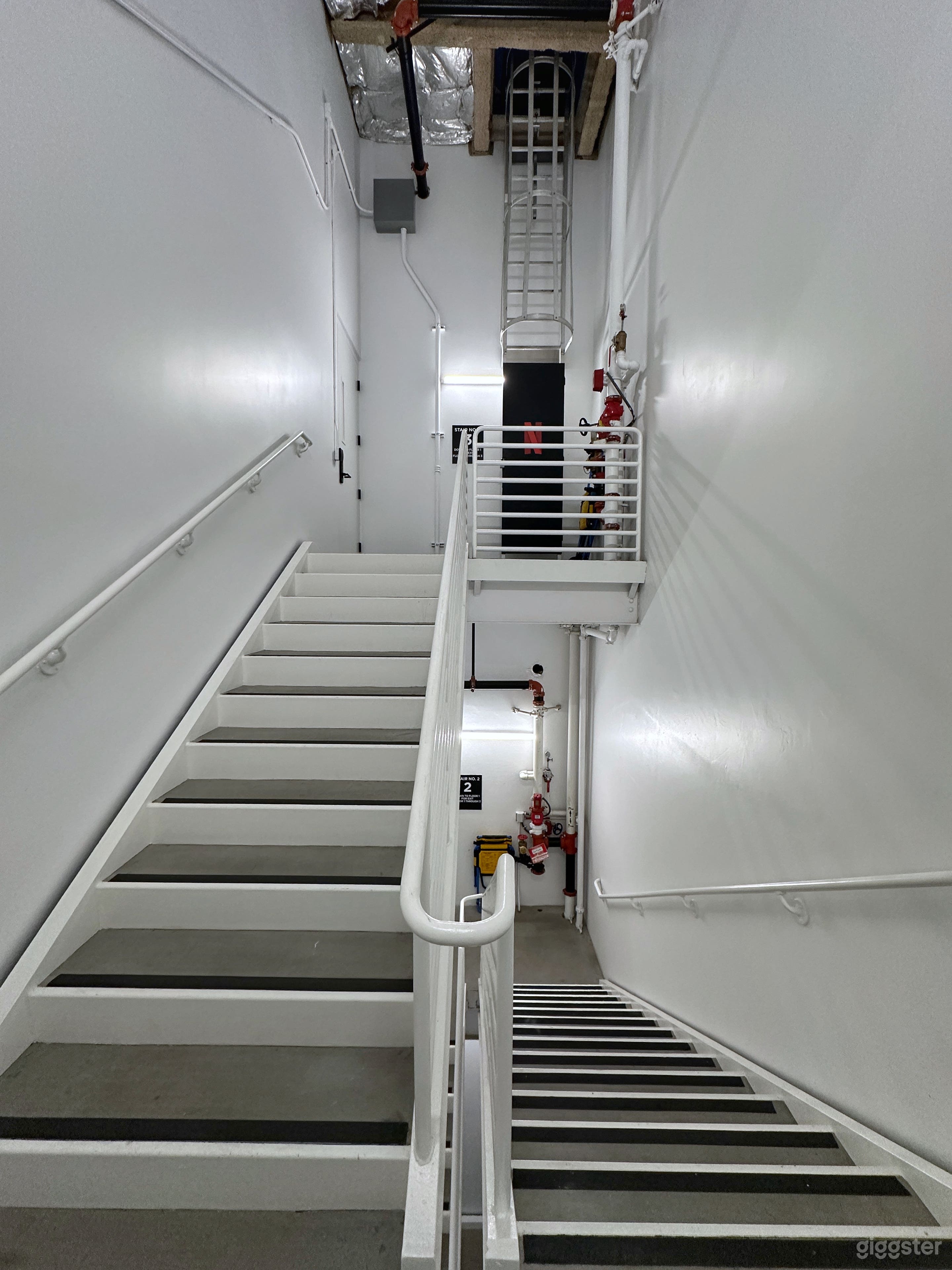 Clean and Bright Modern Stairwell - 3 available Photo 3