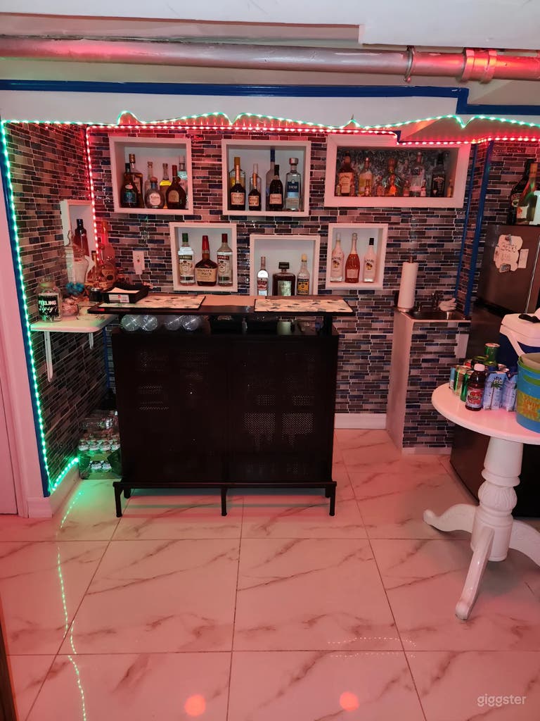  Versatile Indoor/Outdoor Event Space with Dual Bars – Perfect for Intimate Gatherings 