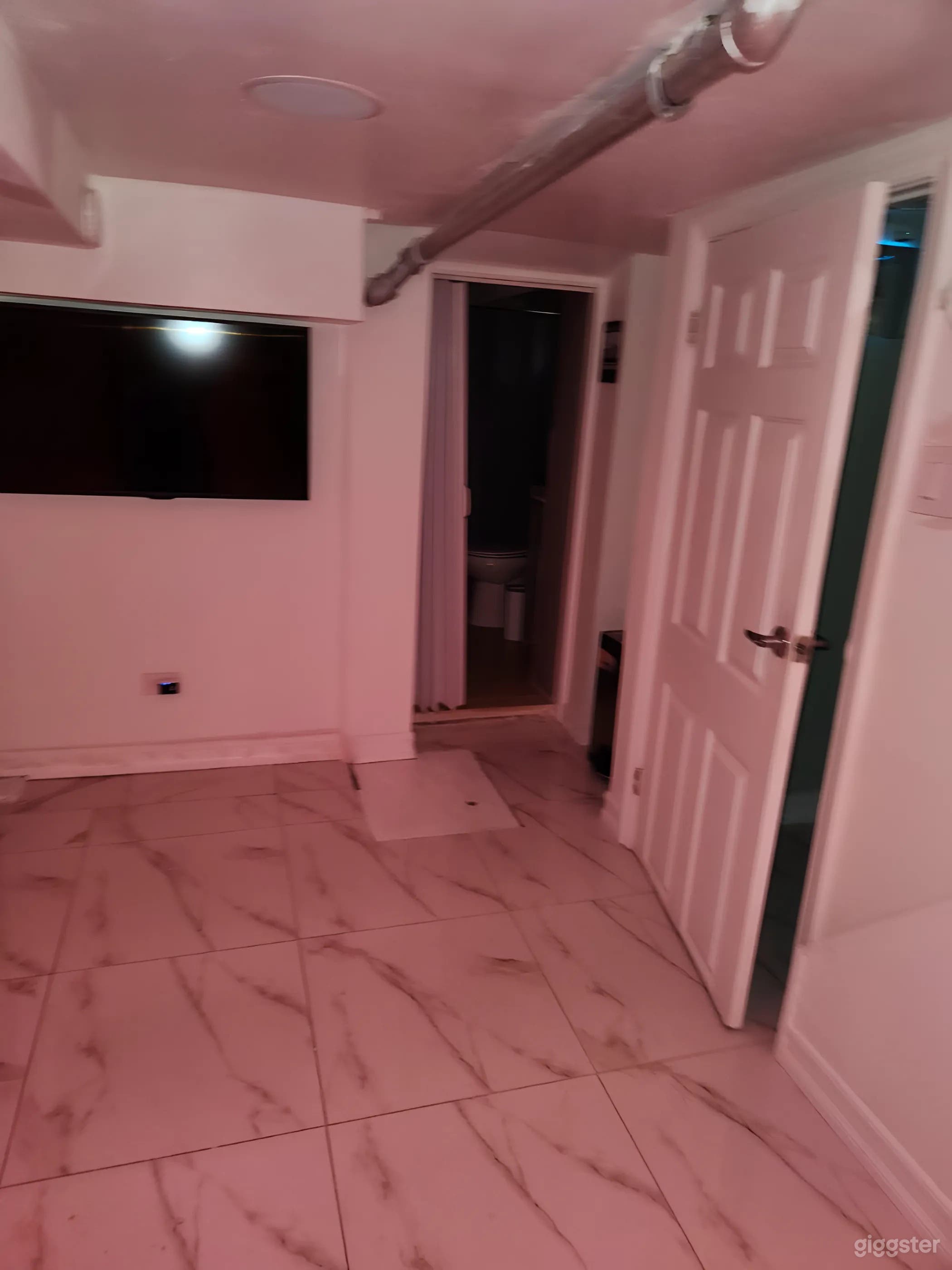 Versatile Indoor/Outdoor Event Space with Dual Bars – Perfect for Intimate Gatherings Photo 4