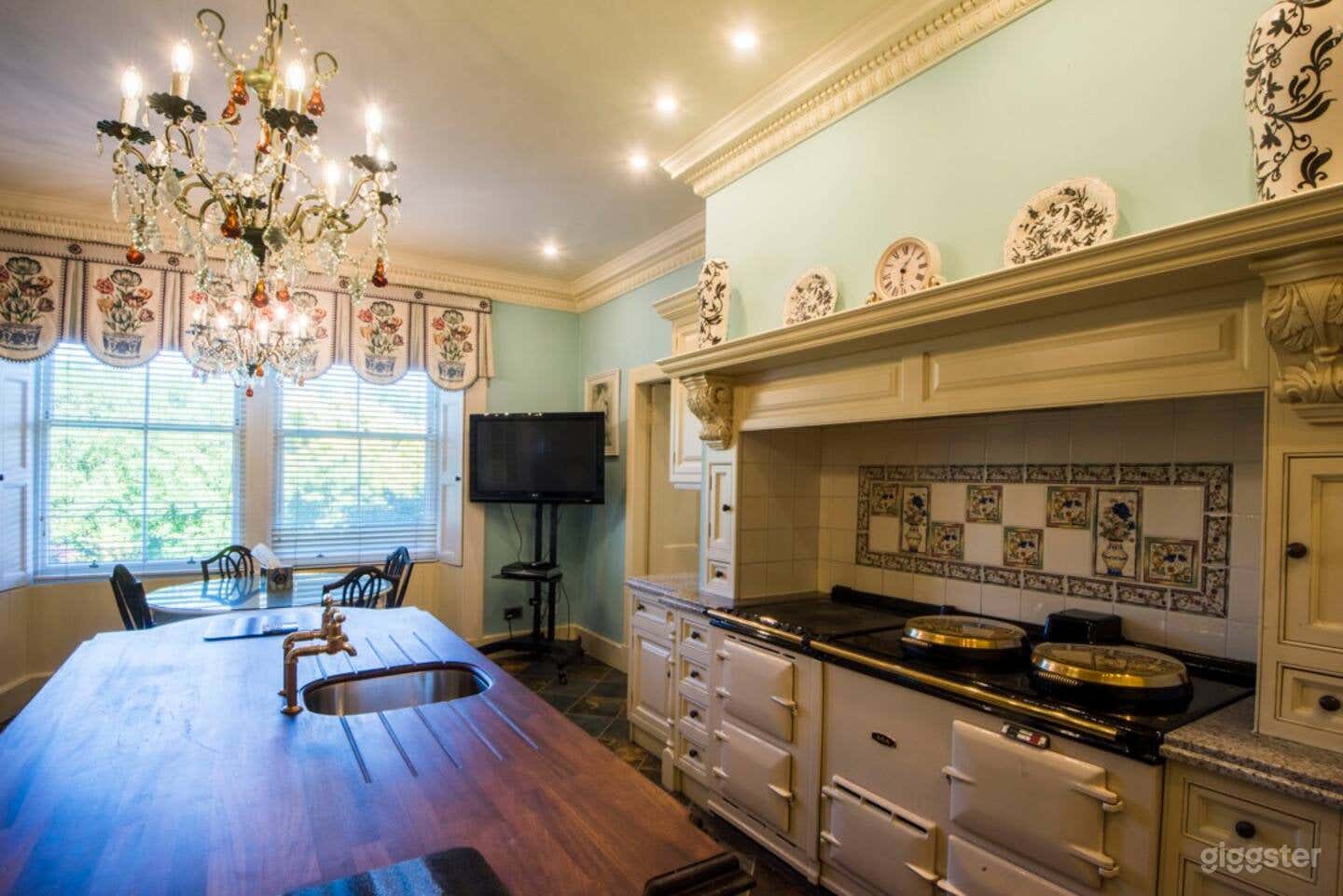 Fully Equipped Traditional Kitchen in a Mansion Photo 4