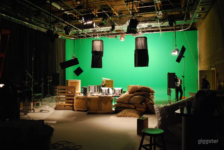  SOUNDSTAGE W/ CYC WALL 