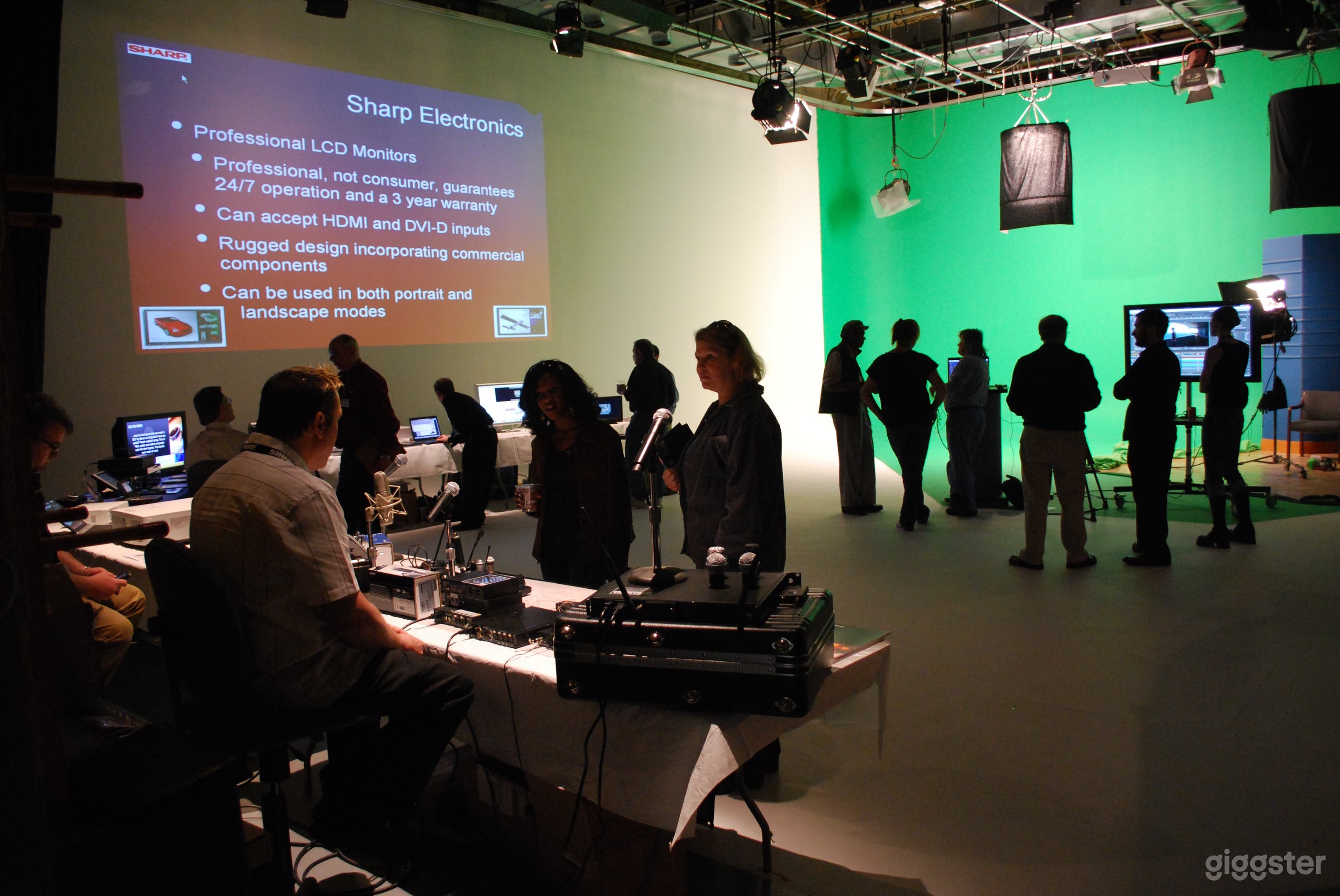 SOUNDSTAGE W/ CYC WALL Photo 3