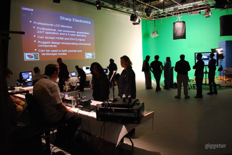  SOUNDSTAGE W/ CYC WALL 