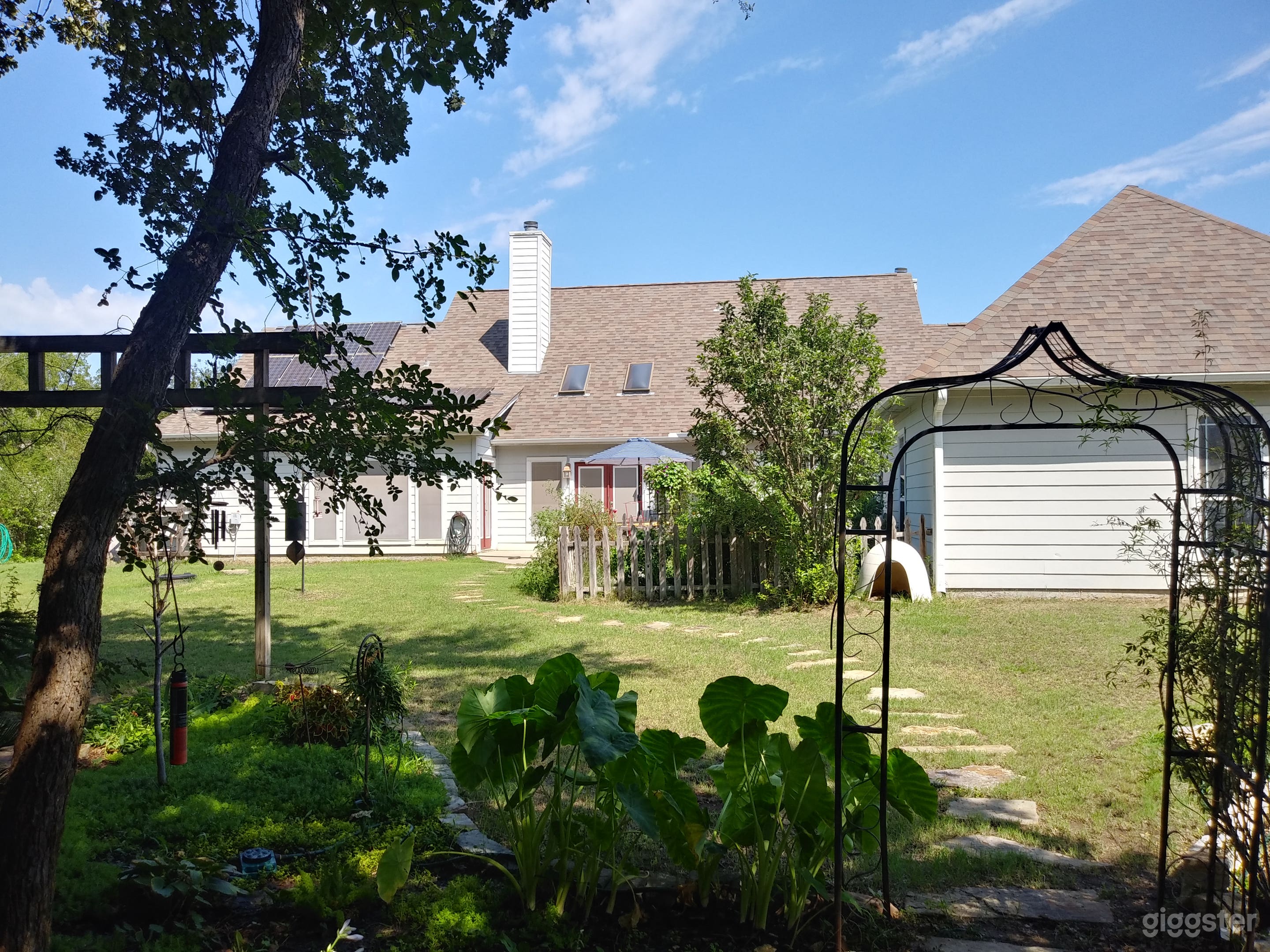 5 Acres Country House Photo 3