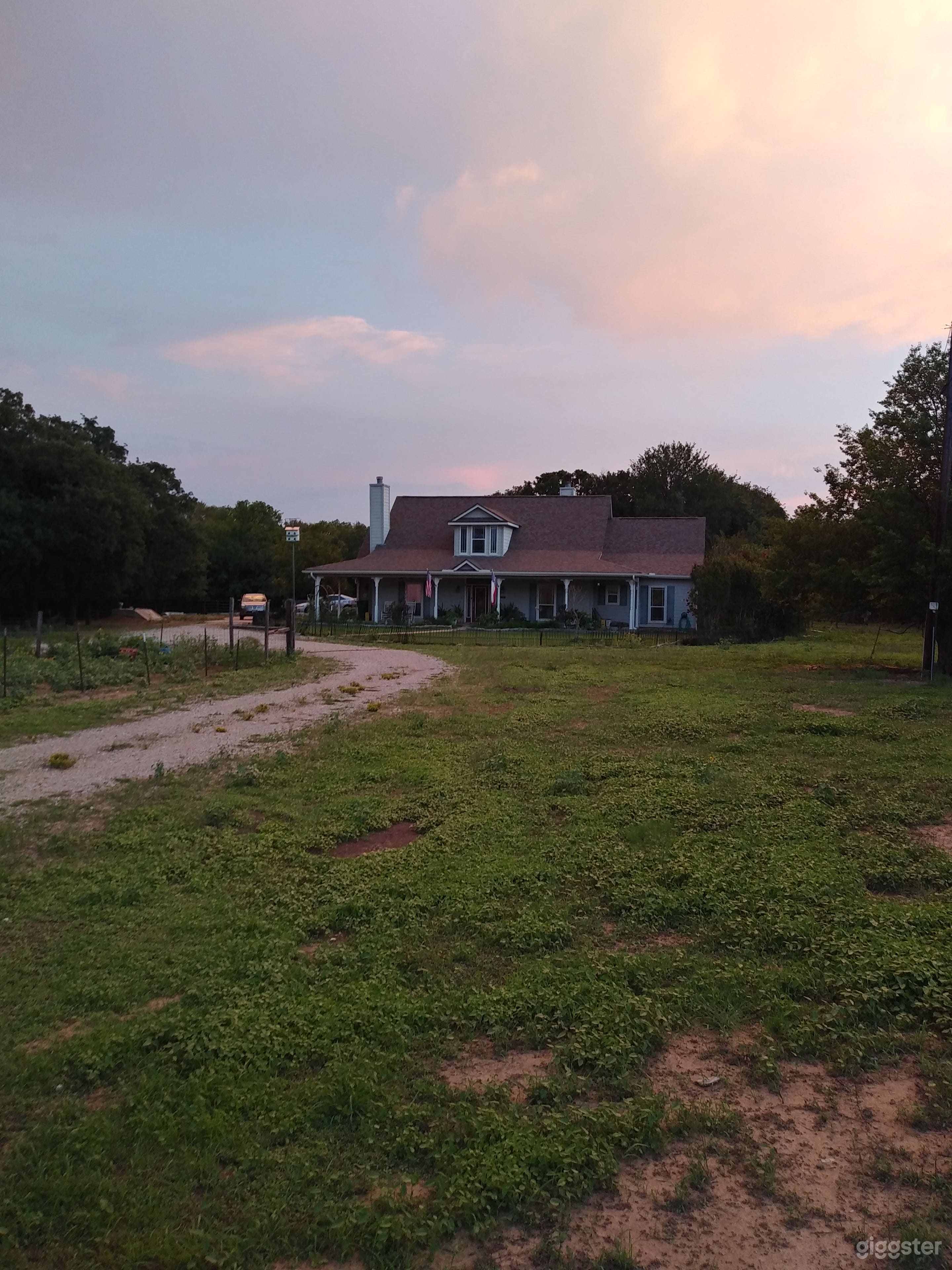 5 Acres Country House Photo 4