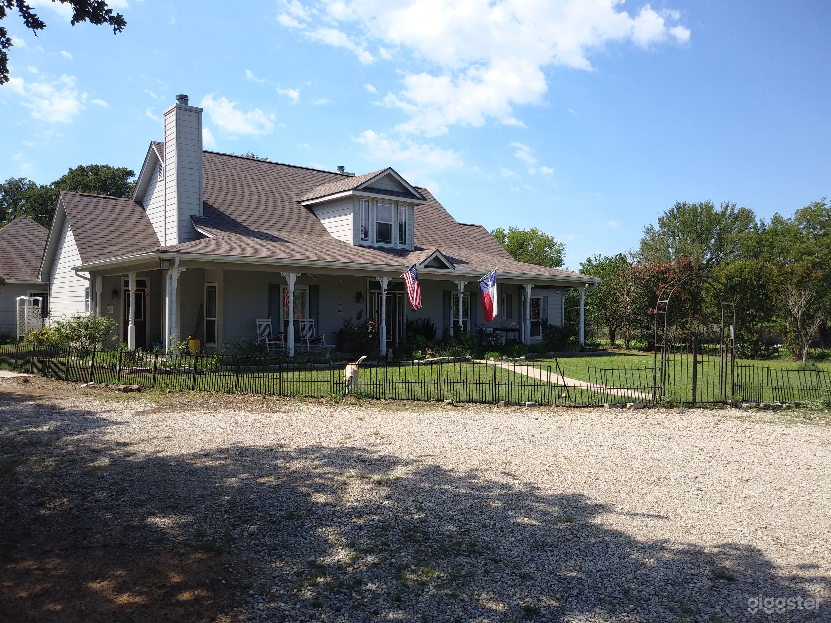 5 Acres Country House Photo 1