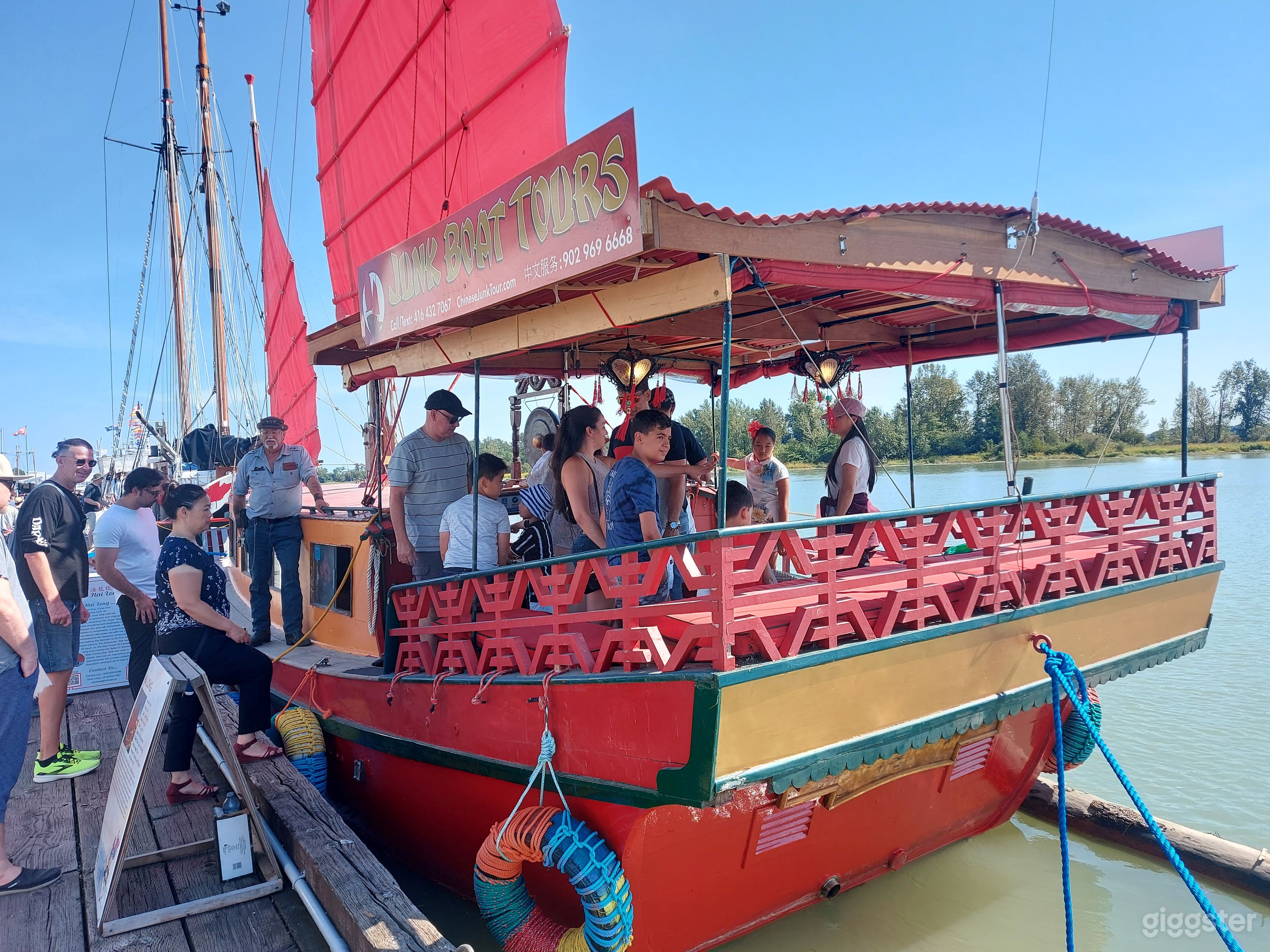 Authentic Chinese Junk Ship Photo 2