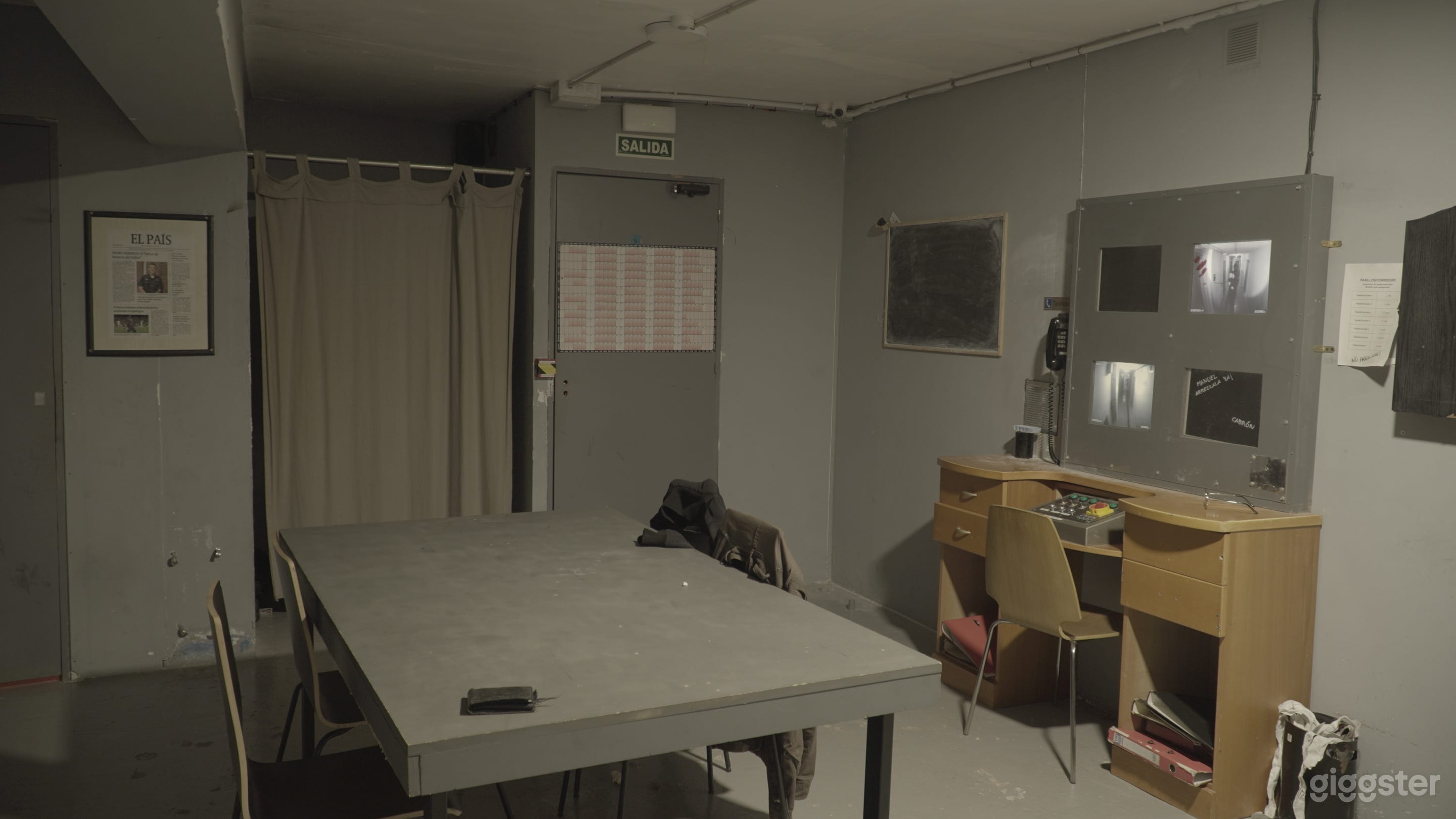 Dark Office Escape Room Photo 1