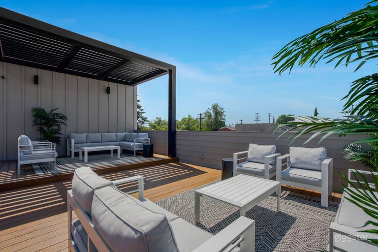  Modern Rooftop Deck & Lounge 