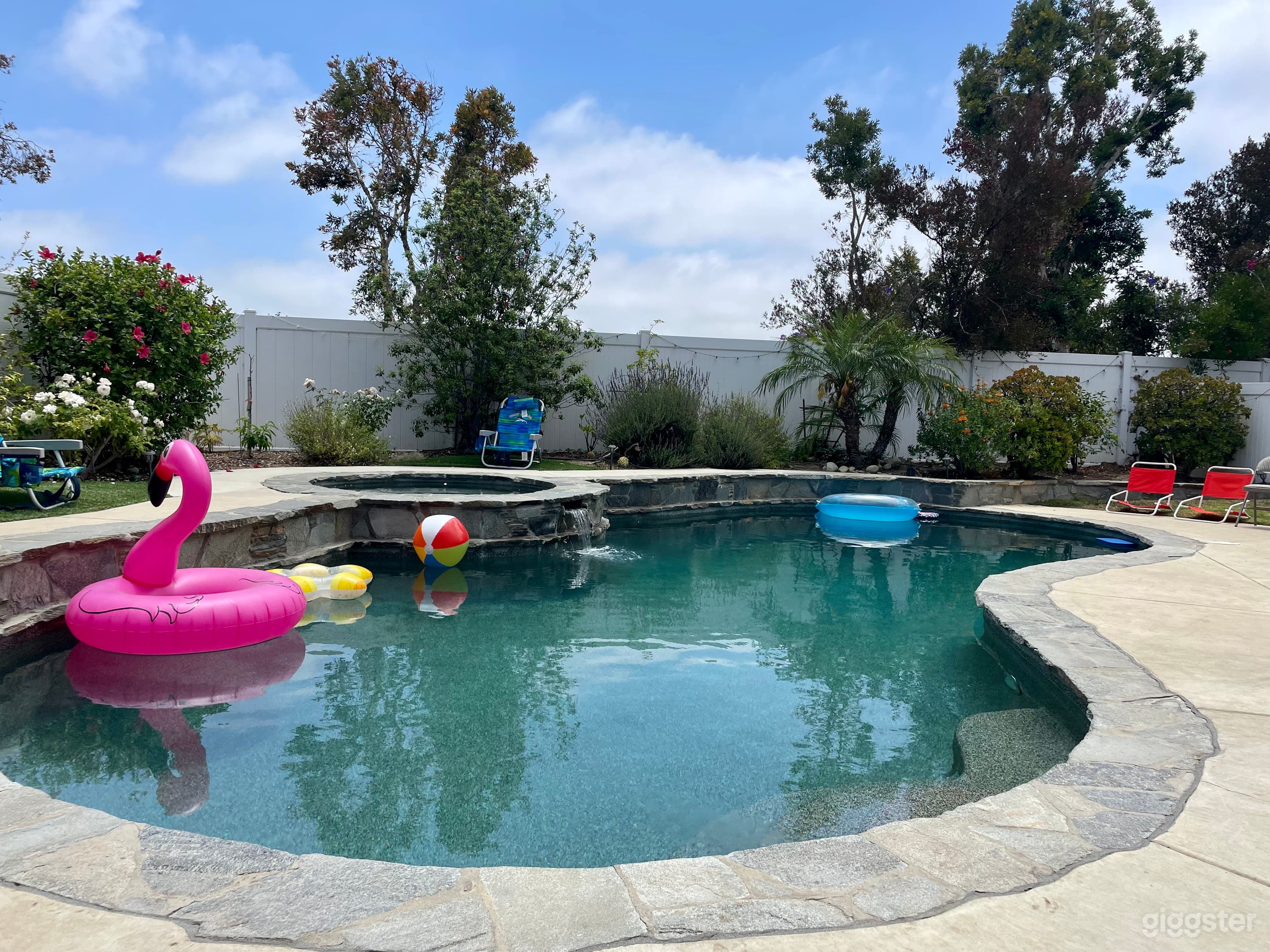 Fascinating Pool in Ventura Photo 1