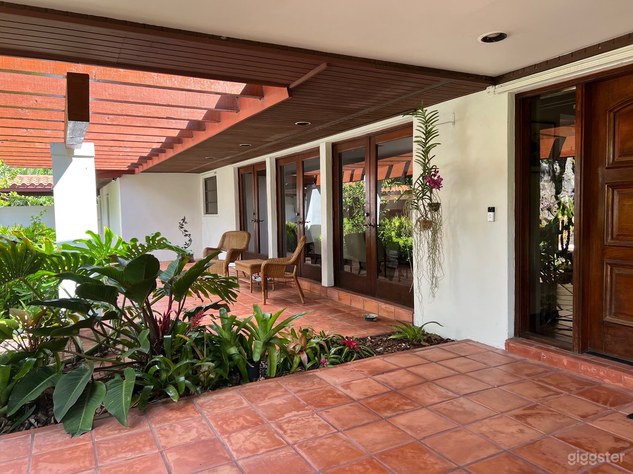 Light Filled with Spacious Outdoors  Photo 4