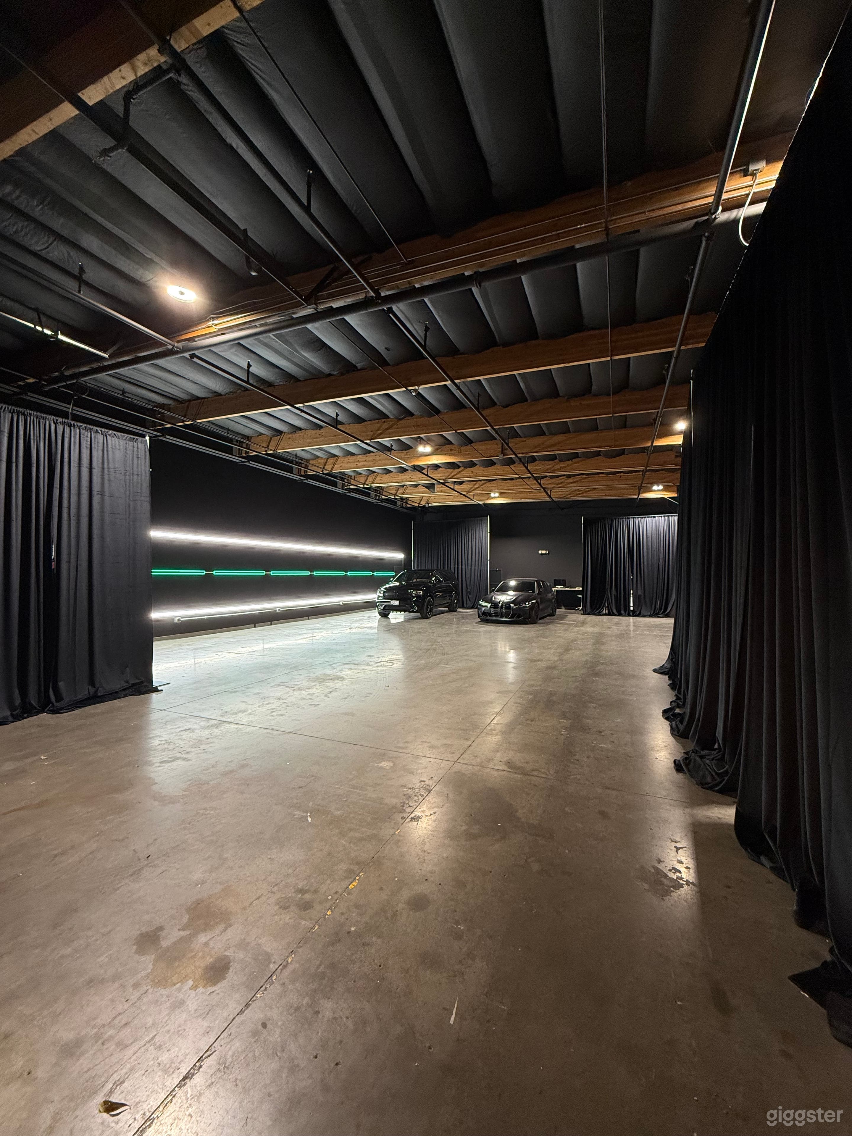 Spacious Industrial Warehouse for Parties, Birthdays &amp; Baby Photo 4