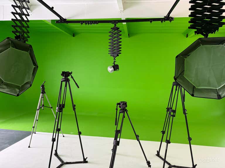  Green Screen Space 