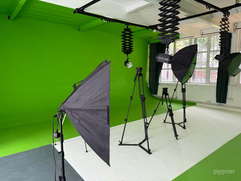  Green Screen Space 