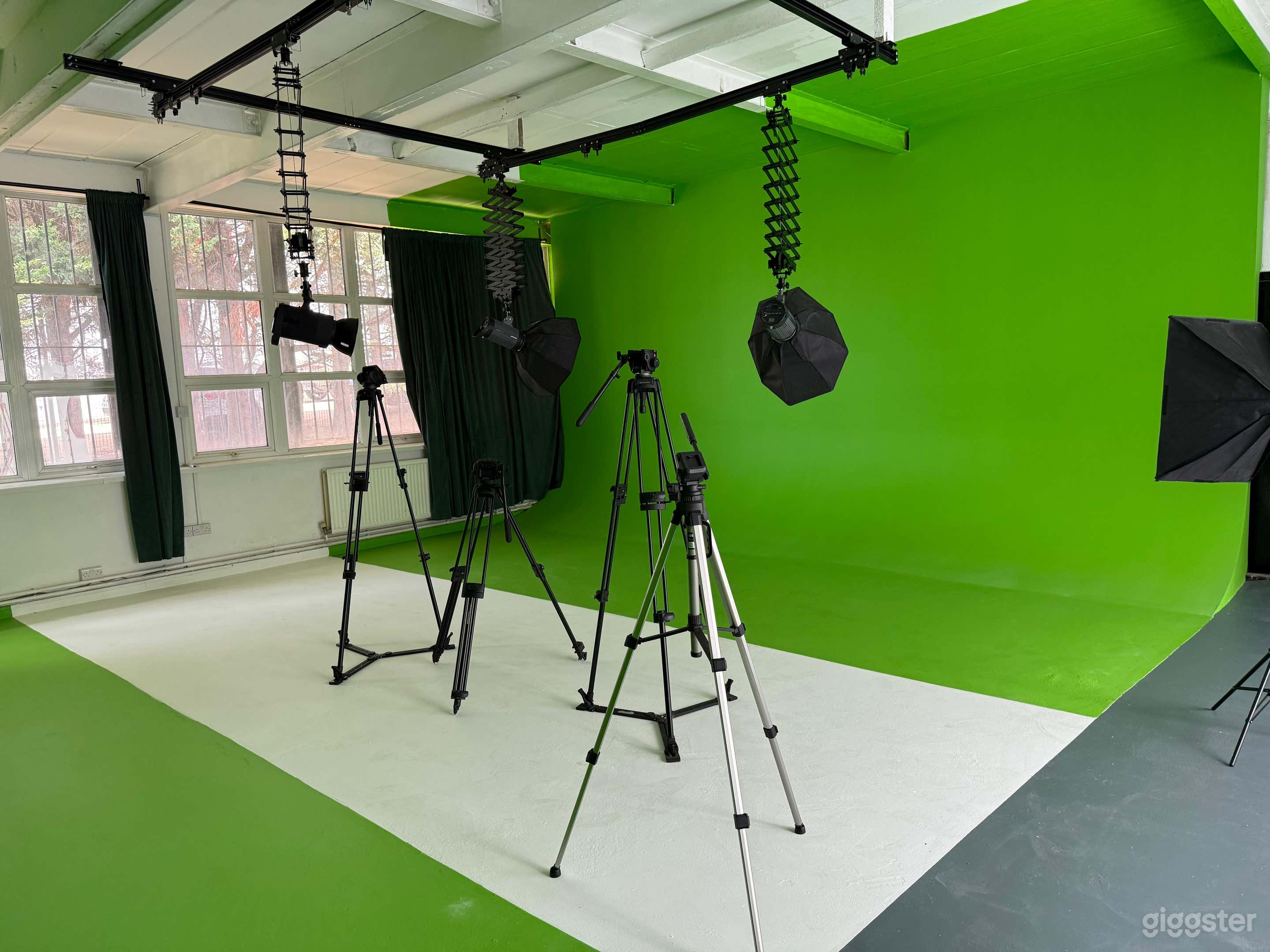 Green Screen Space Photo 3