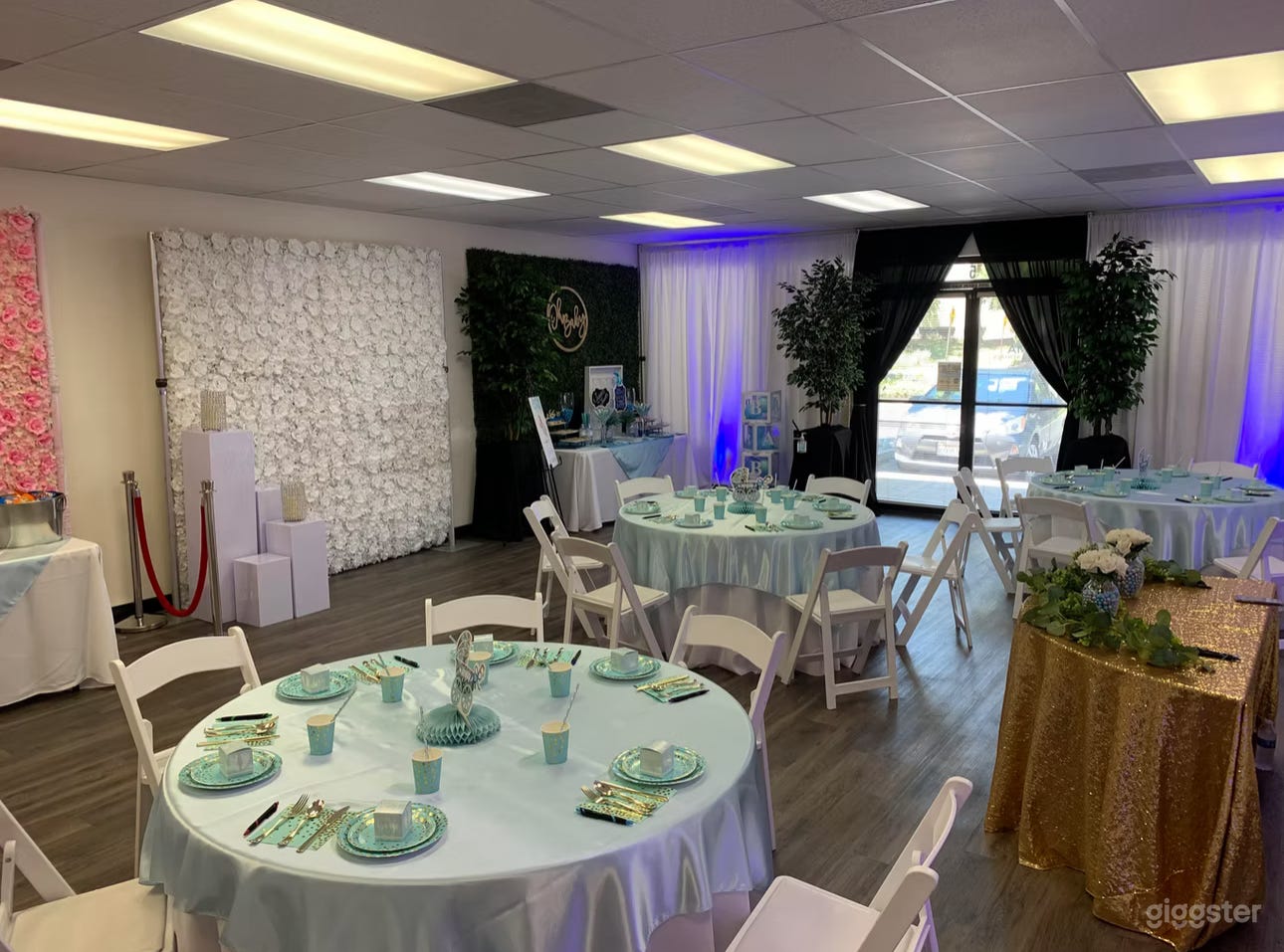 All-Inclusive Upscale Venue  Photo 1