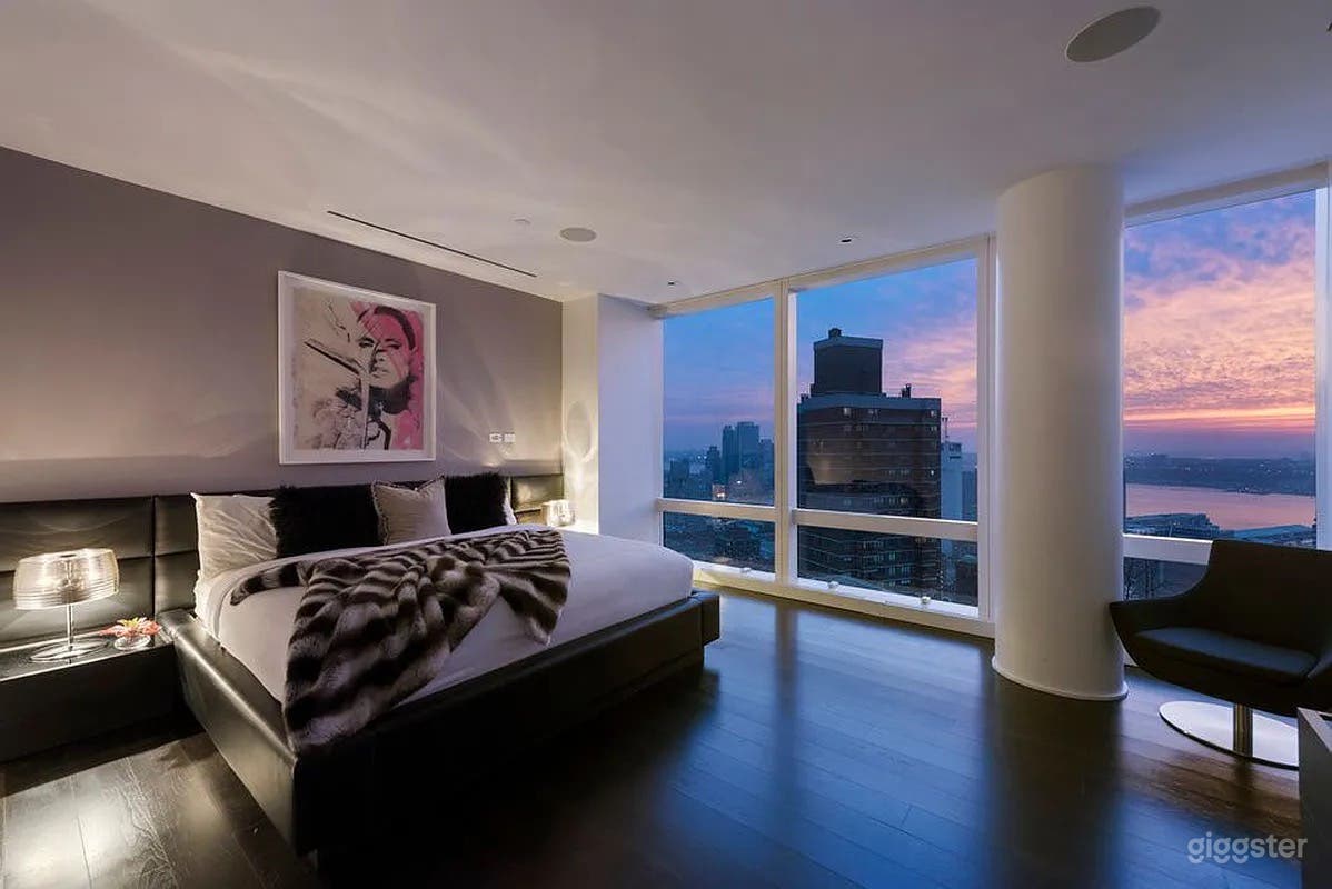 Modern NYC apartment w/ incredible Skyline views Photo 2
