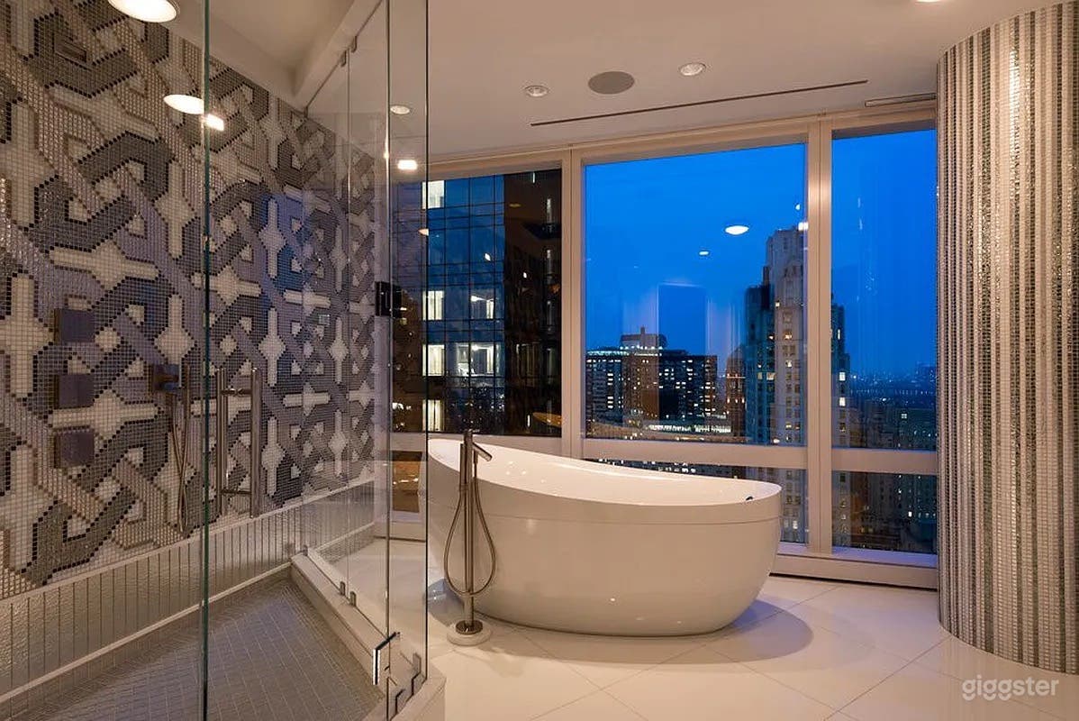 Modern NYC apartment w/ incredible Skyline views Photo 4