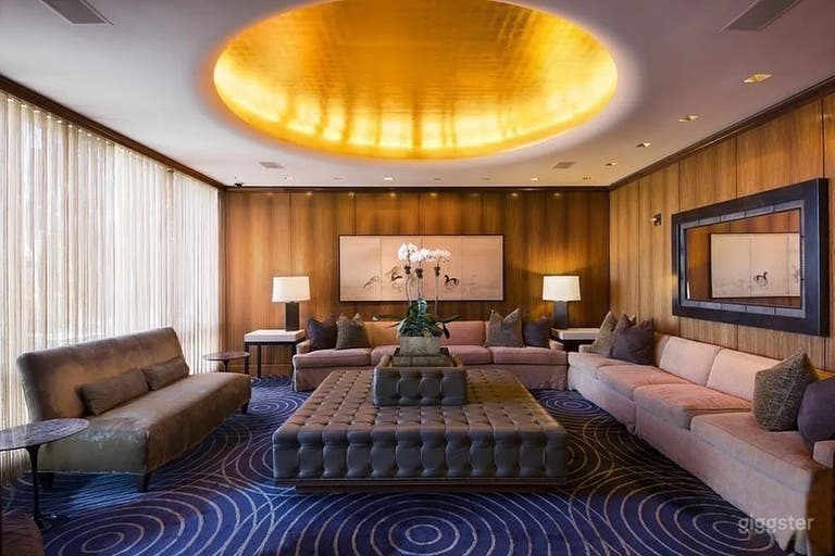  Modern NYC apartment w/ incredible Skyline views 