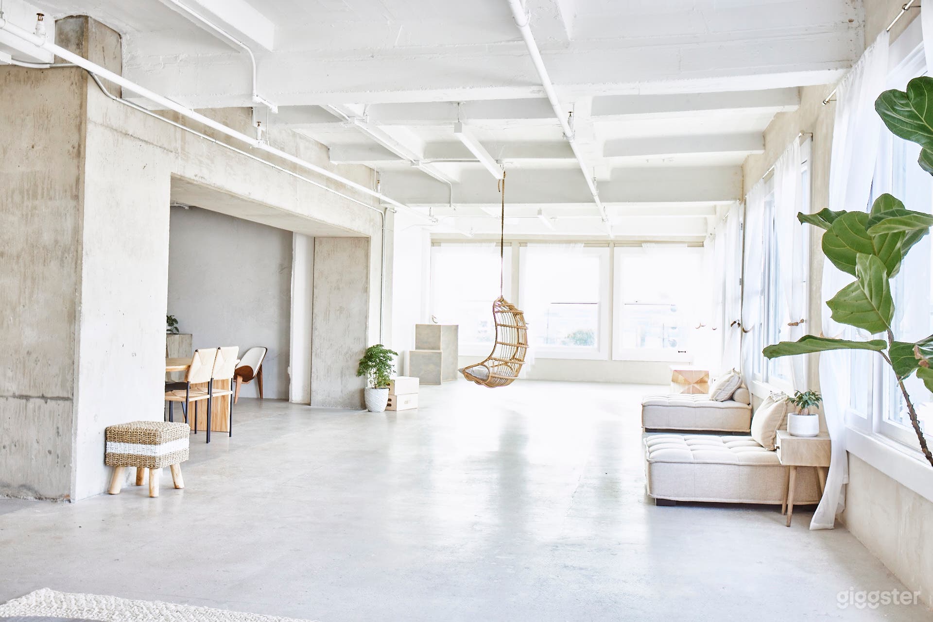 Arts District Top Floor Diverse Space with View Photo 1