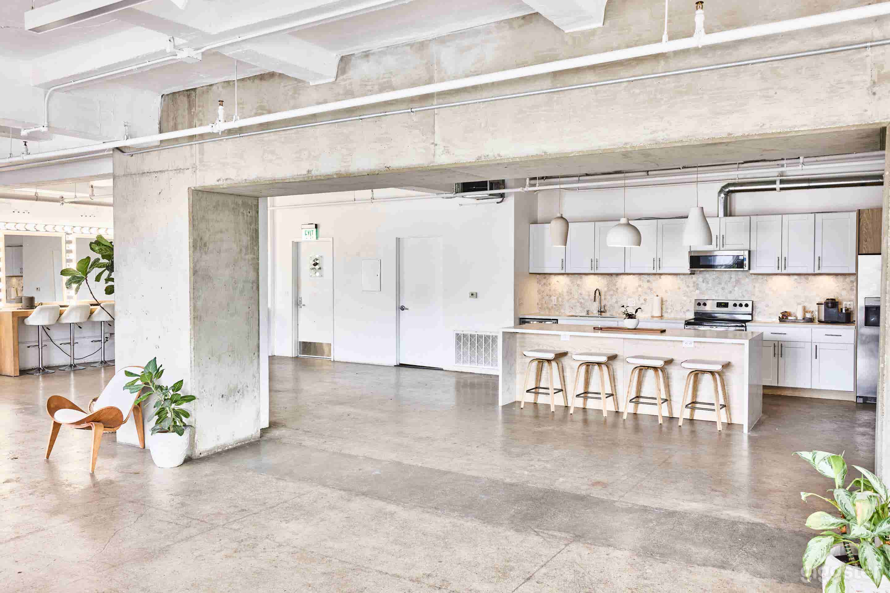 Bright Arts District Studio | Natural Light | Kitchen Photo 4