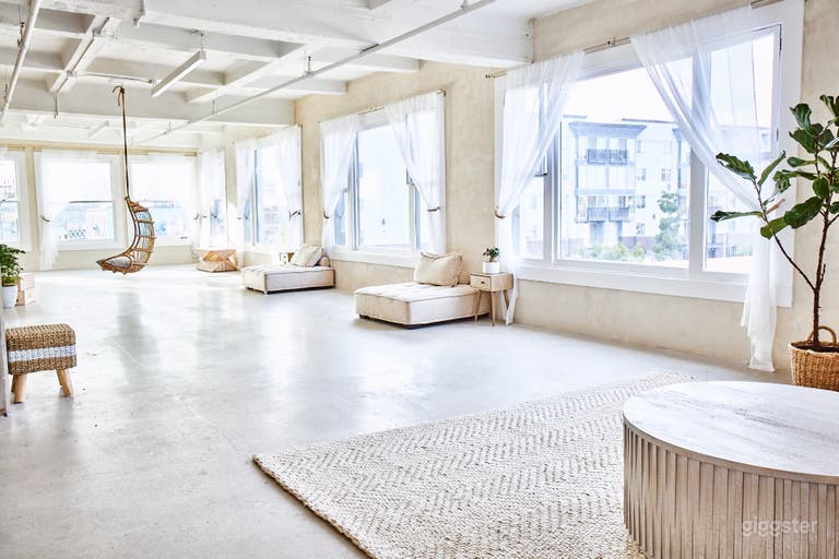  Arts District Top Floor Diverse Space with View 