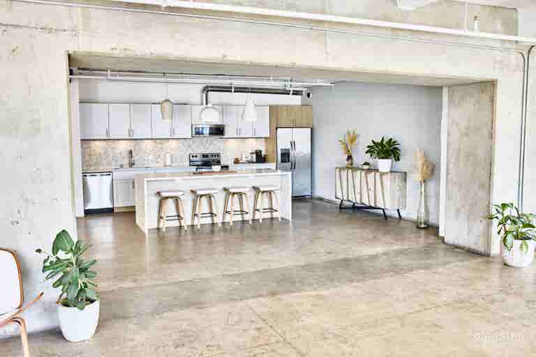  Bright Arts District Studio | Natural Light | Kitchen 