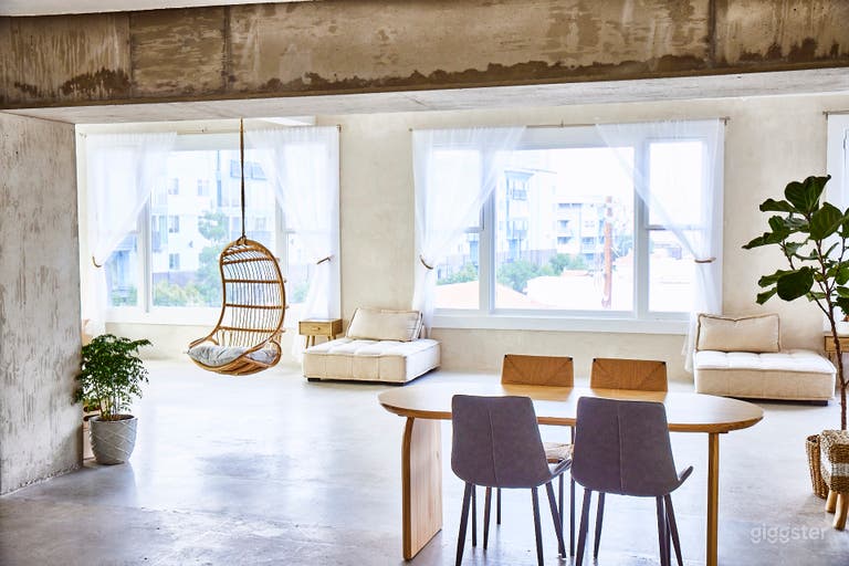  Arts District Top Floor Diverse Space with View 