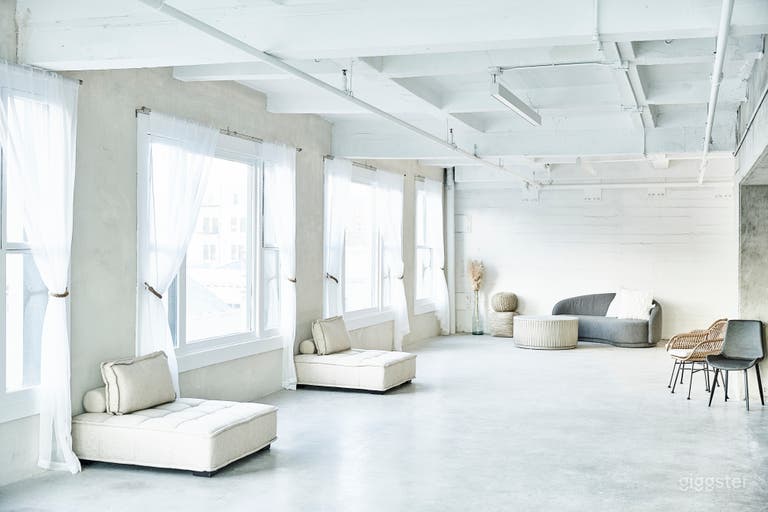  Arts District Top Floor Diverse Space with View 