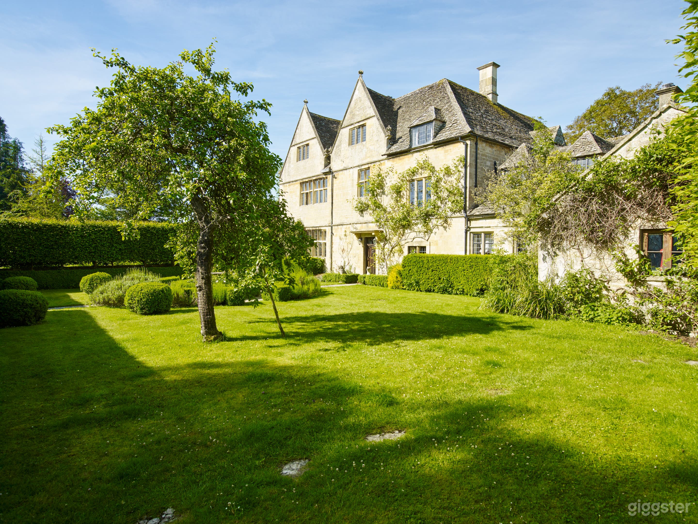 Regal Manor Gloucester Photo 1