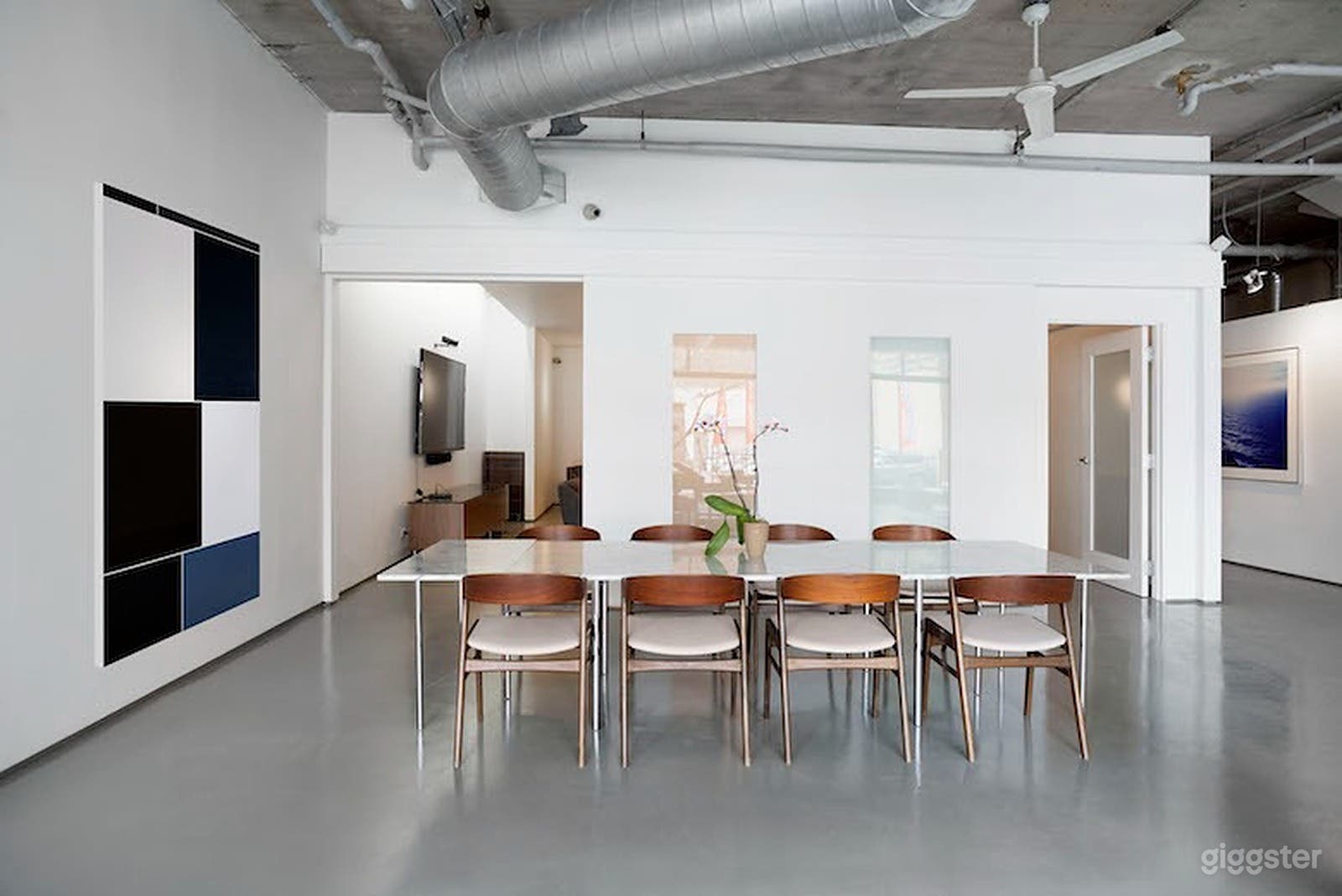 4,000 sq ft West Loop Loft for Shoots, Meetings + Events Photo 3