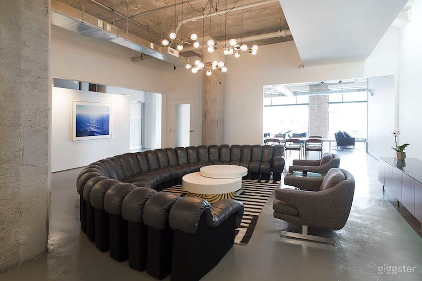 4,000 sq ft West Loop Loft for Shoots, Meetings + Events Photo 4