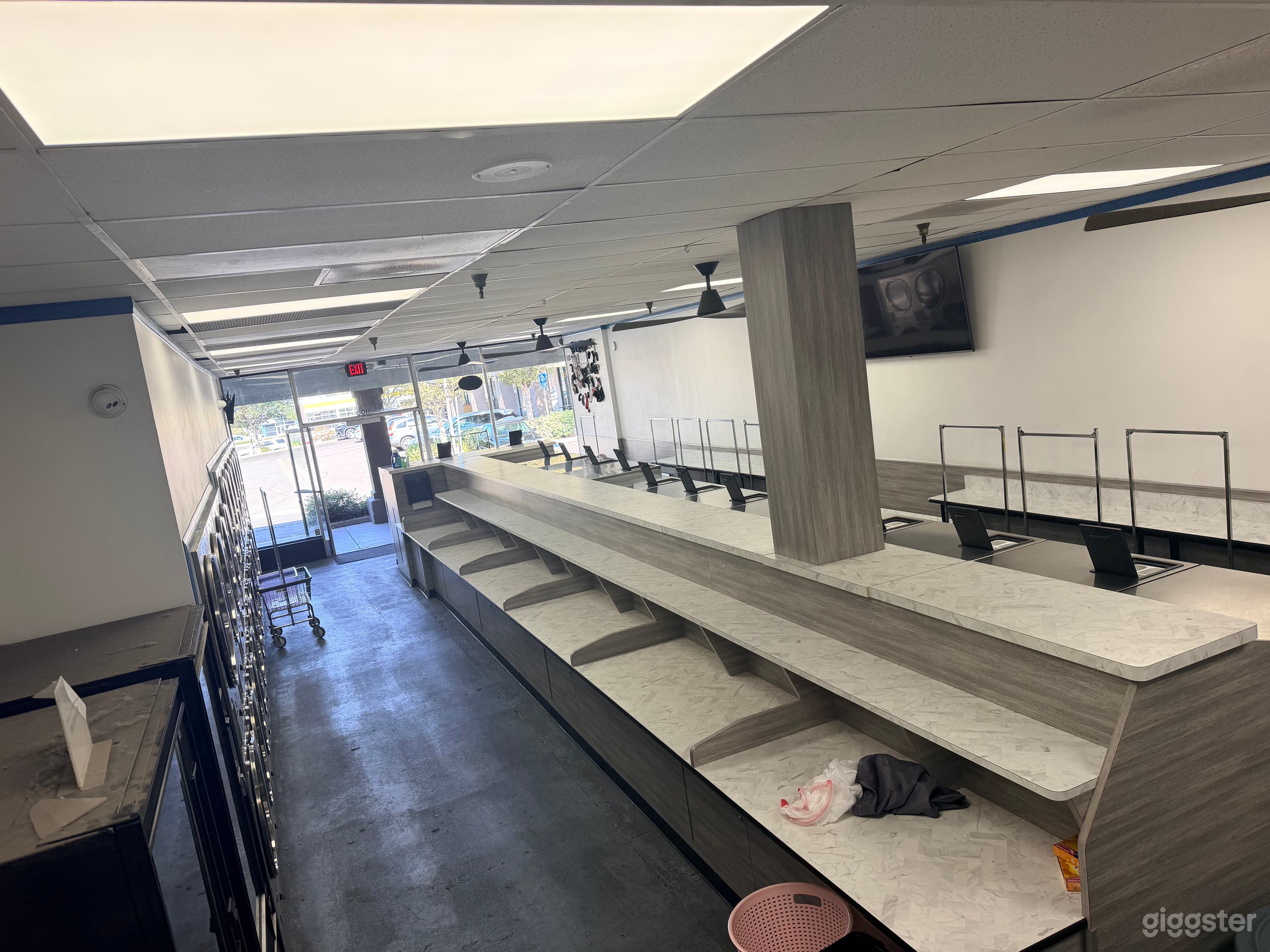 Real Working Laundromat for Movies, TV & Commercials Photo 3