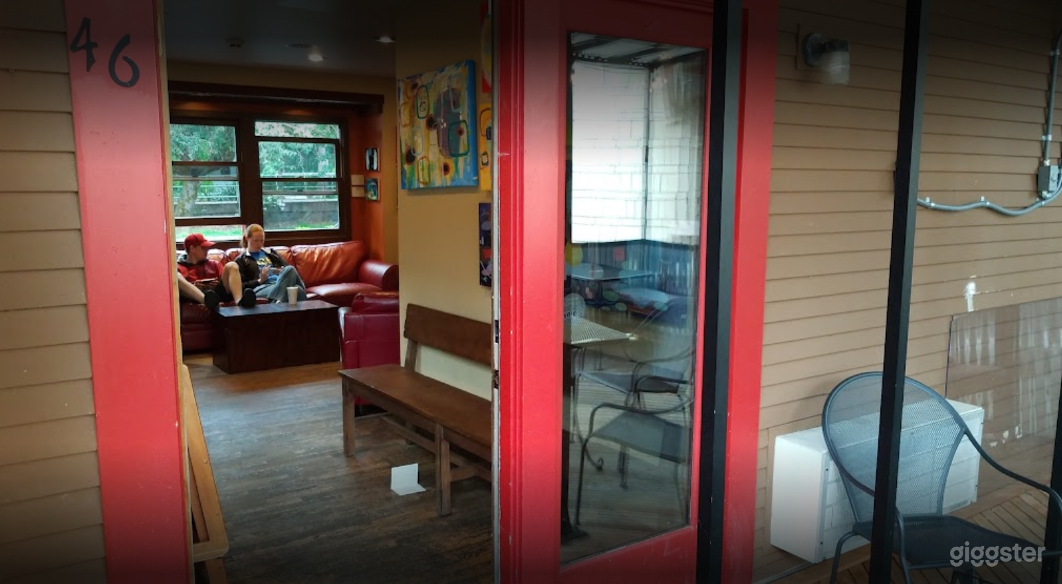 Warm and Welcoming Indoor Café in Issaquah Photo 4