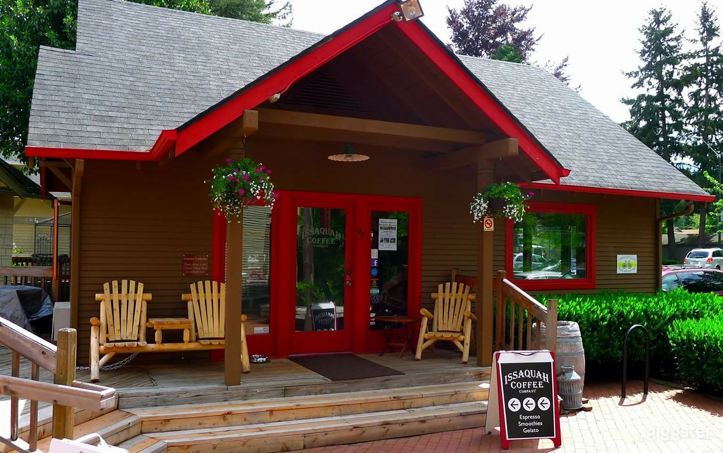 Warm and Welcoming Indoor Café in Issaquah Photo 2