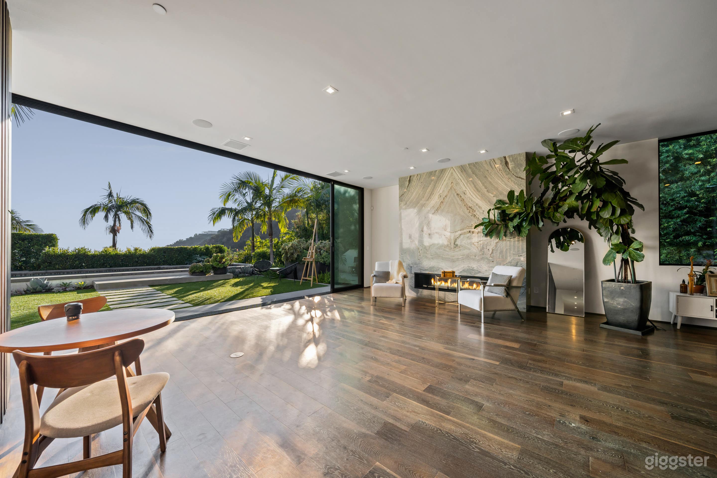 PICTURE-PERFECT VILLA FOR PRODUCTIONS/EVENTS Photo 3