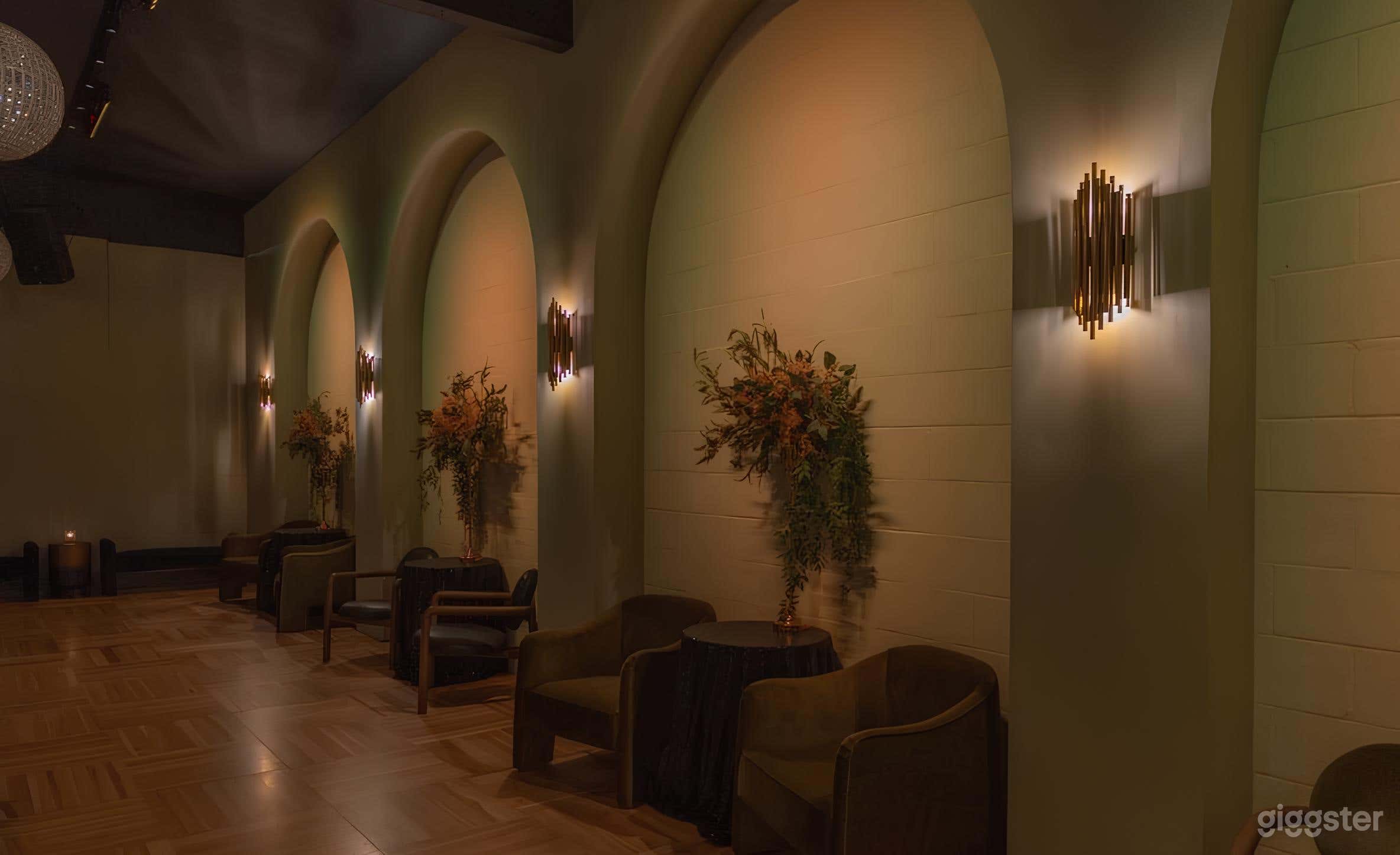 Elegant Ballroom with Vintage Flair Photo 3